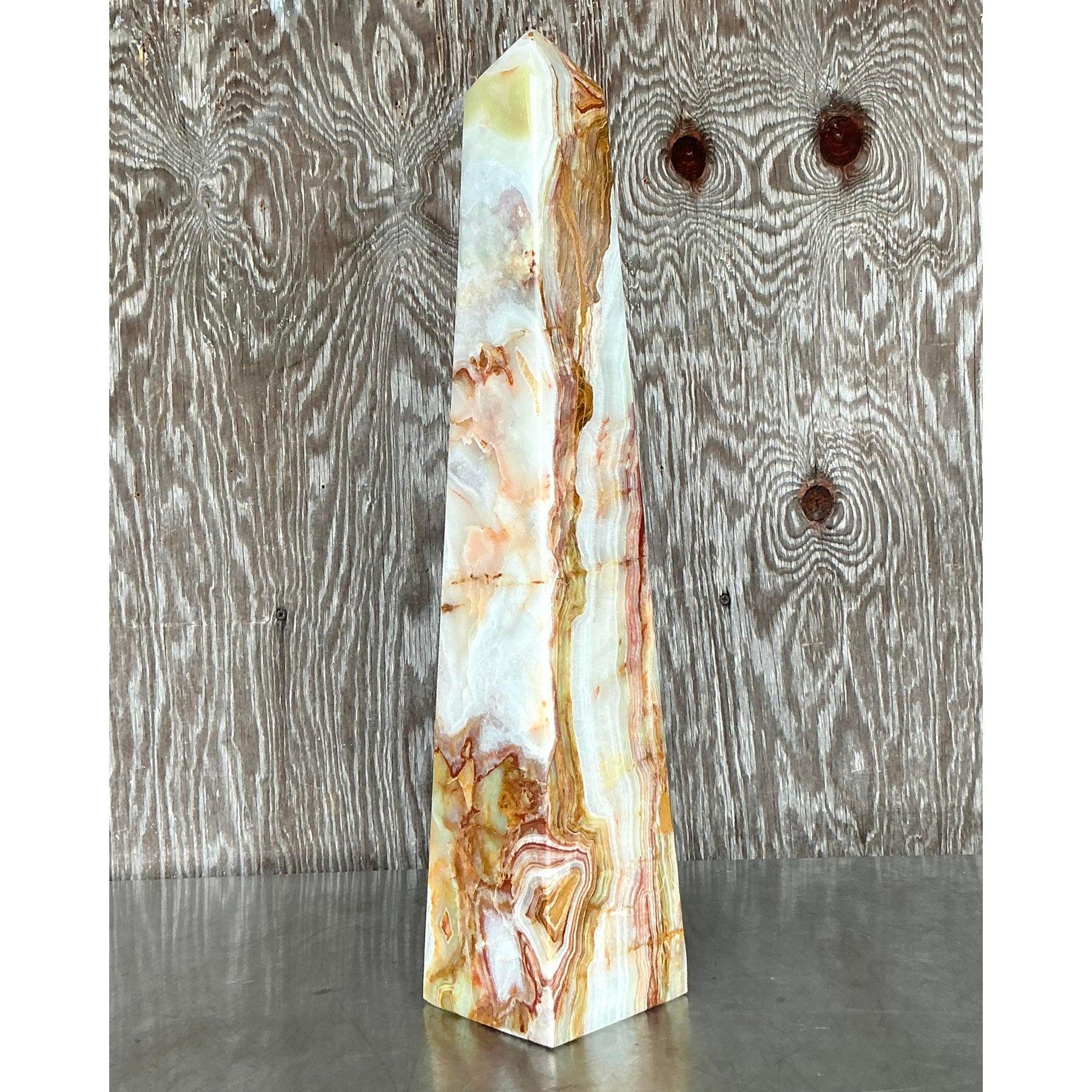 Obelisco monumentale in onice vintage Boho In condizioni buone in vendita a west palm beach, FL