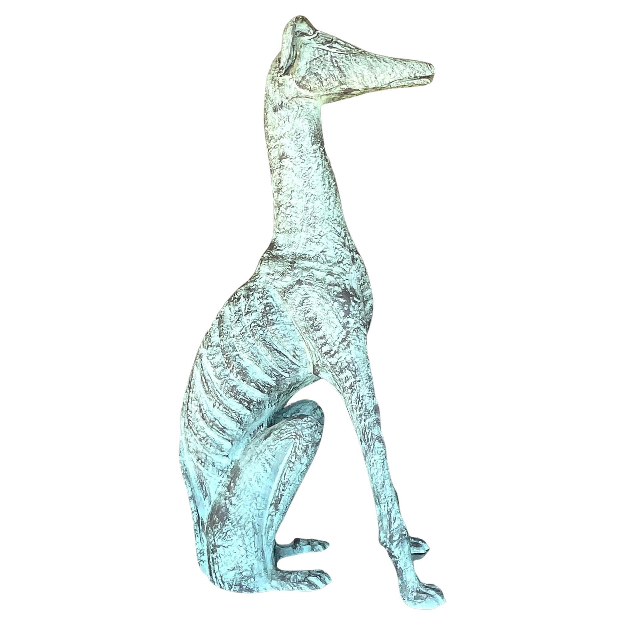 Monumental chien bohème vintage en plâtre patiné
