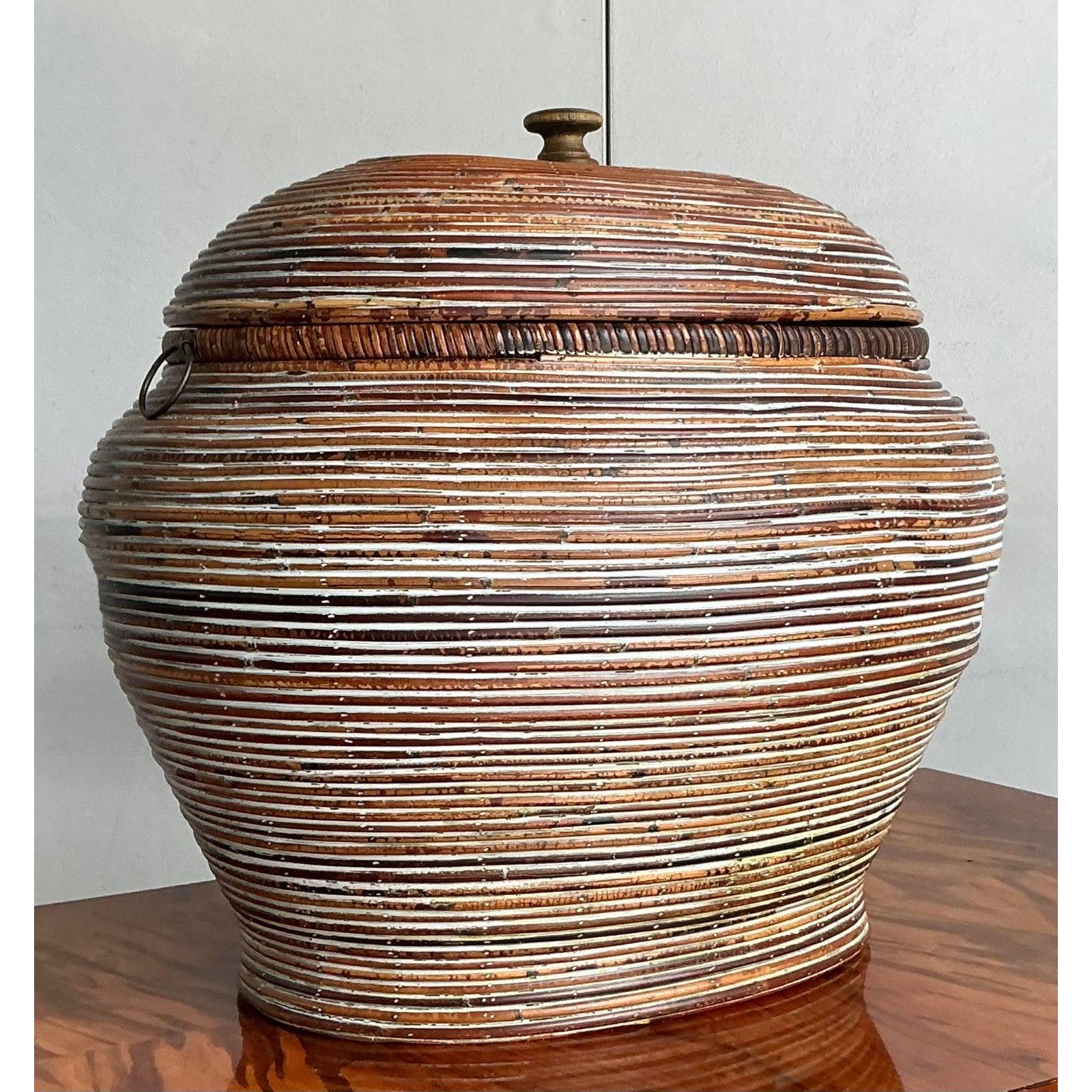 Organico moderno Cestino monumentale Boho con coperchio a forma di matita in vendita