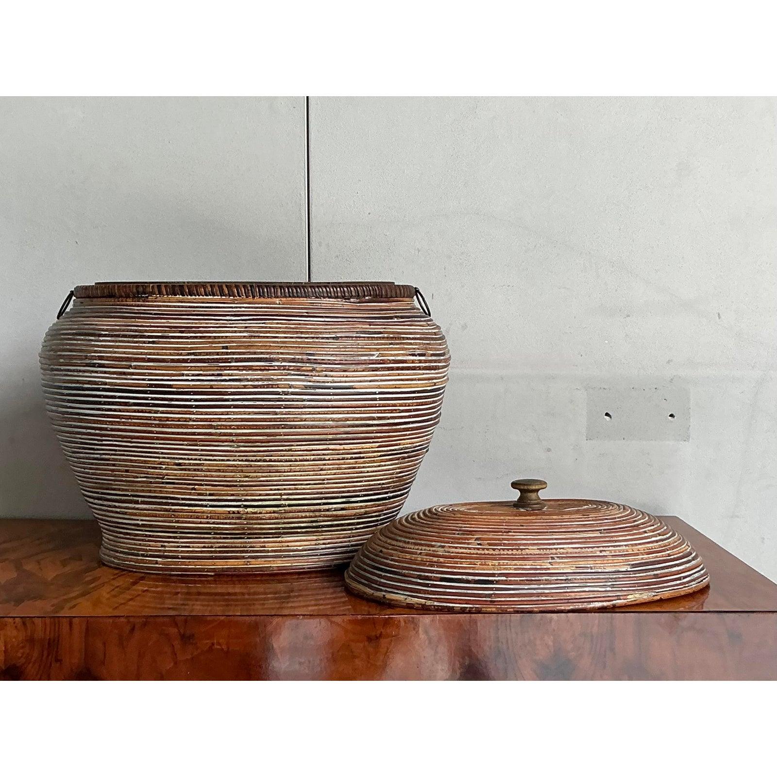 Cestino monumentale Boho con coperchio a forma di matita In condizioni buone in vendita a West Palm Beach, FL