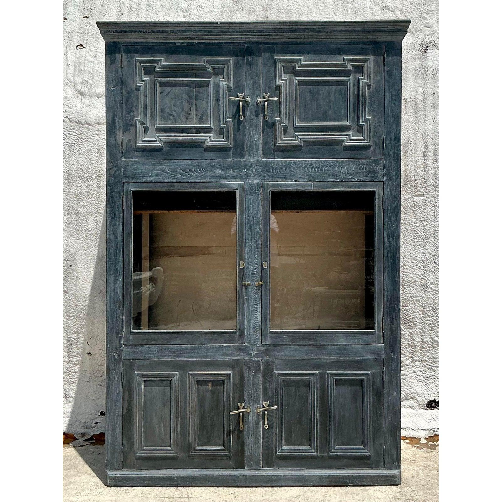 Vintage Boho Monumental Primitive Millwork Lagerung Kabinett im Zustand „Gut“ in West Palm Beach, FL