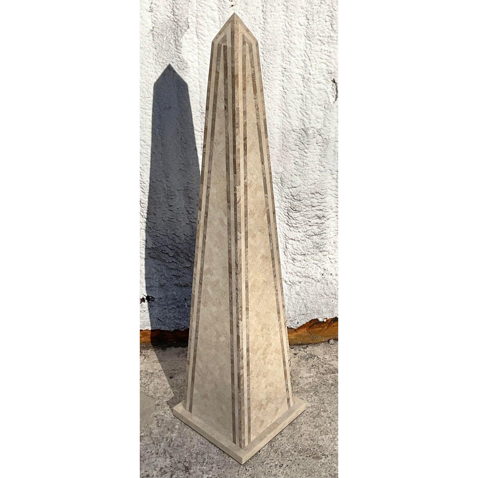 Obelisco monumentale in pietra tessellata vintage di Boho In condizioni buone in vendita a west palm beach, FL