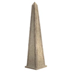 Obelisco monumentale in pietra tessellata vintage di Boho