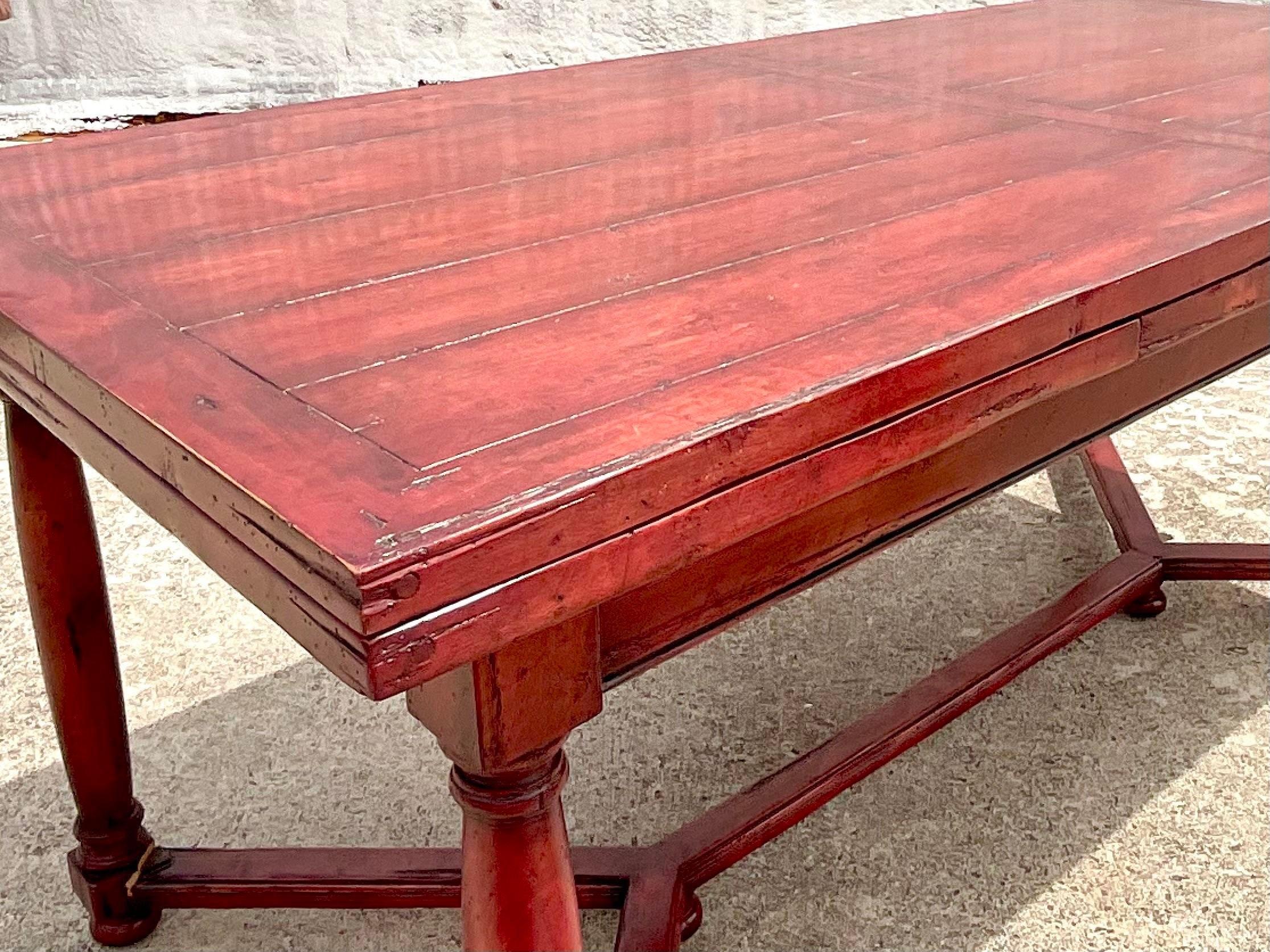 20ième siècle Vieille table de ferme Boho marocaine rouge en bois de récupération à rallonge en vente
