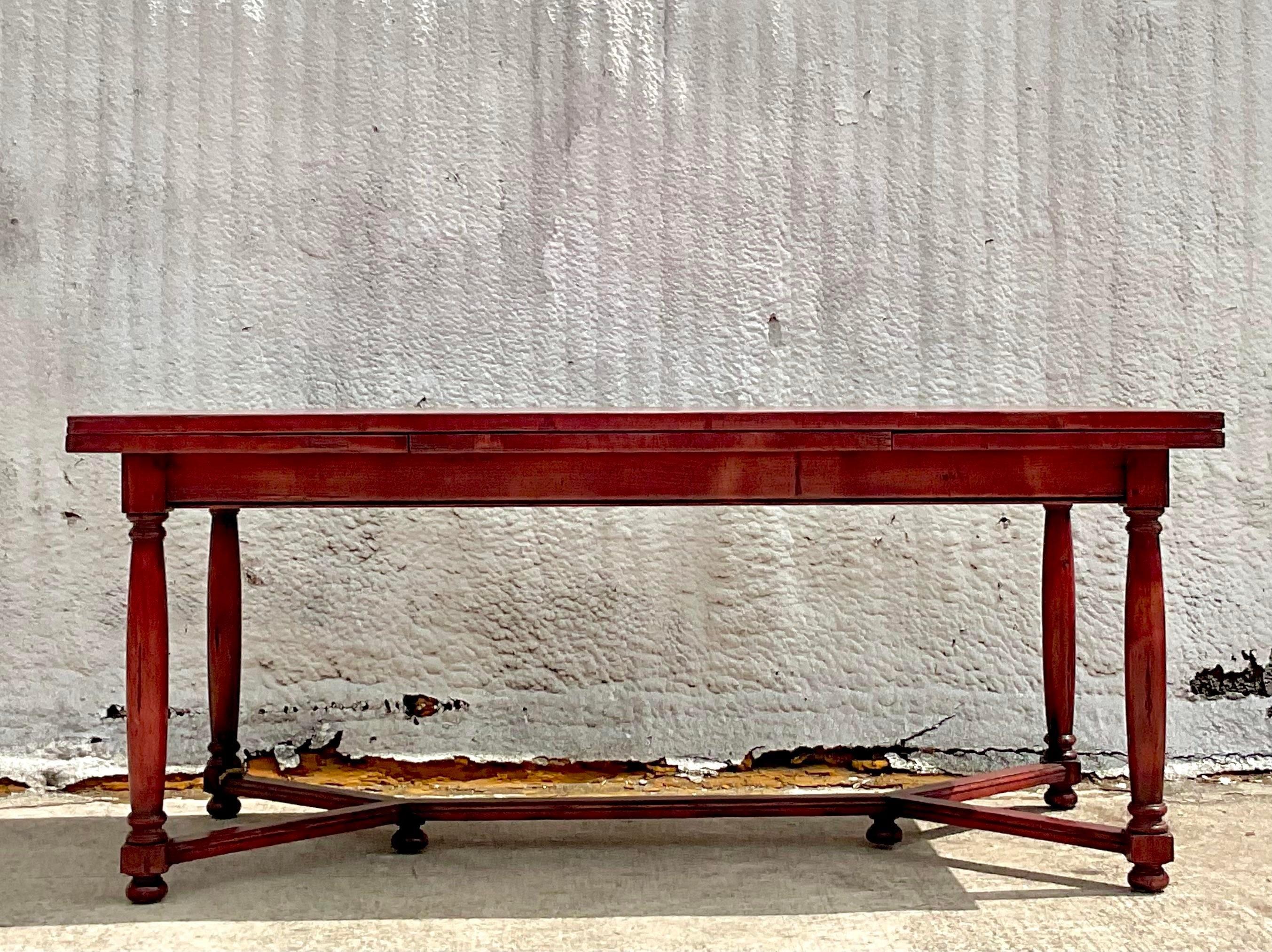 Vieille table de ferme Boho marocaine rouge en bois de récupération à rallonge en vente 1