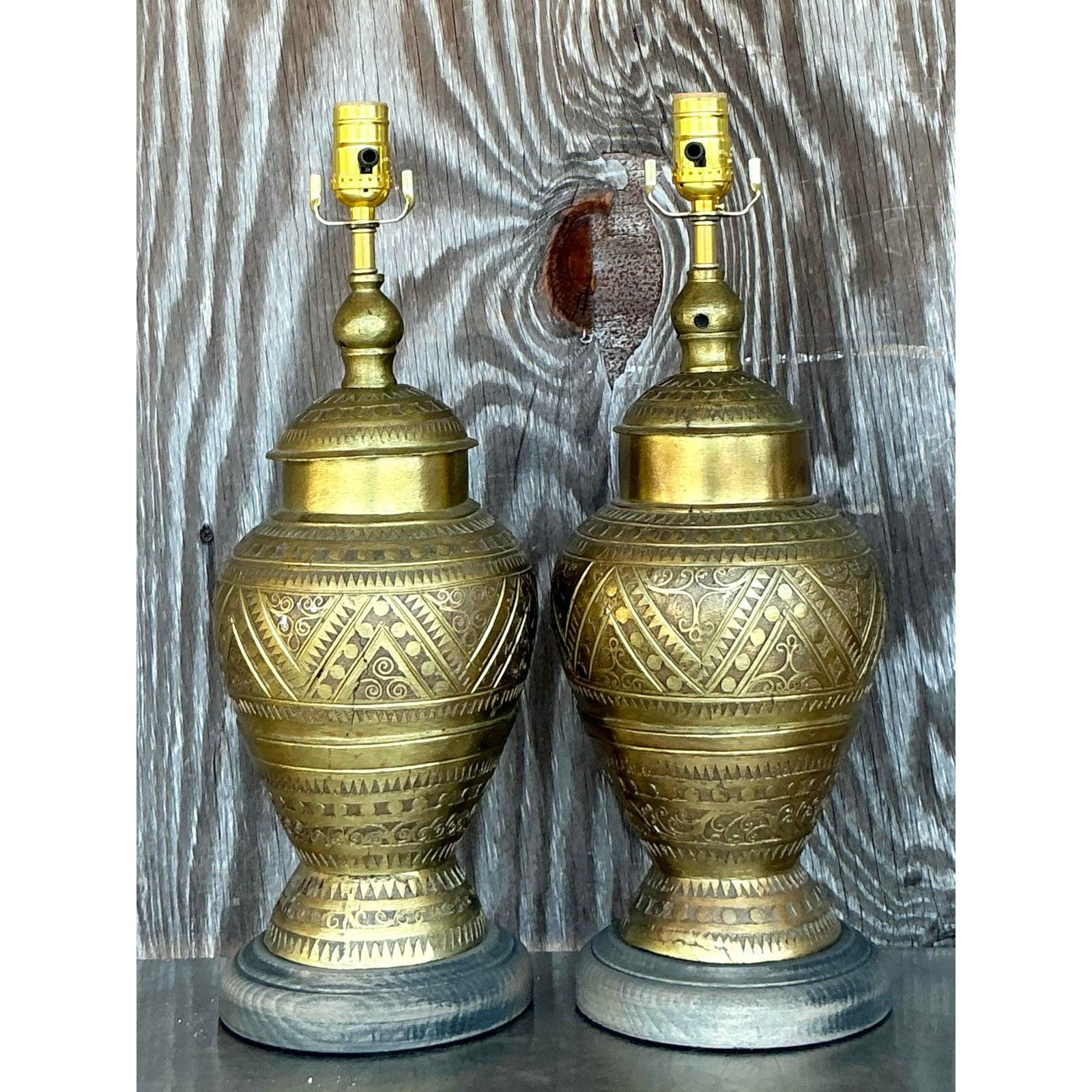 Lámparas vintage boho marroquíes de latón labrado - Pareja en Bueno estado para la venta en West Palm Beach, FL