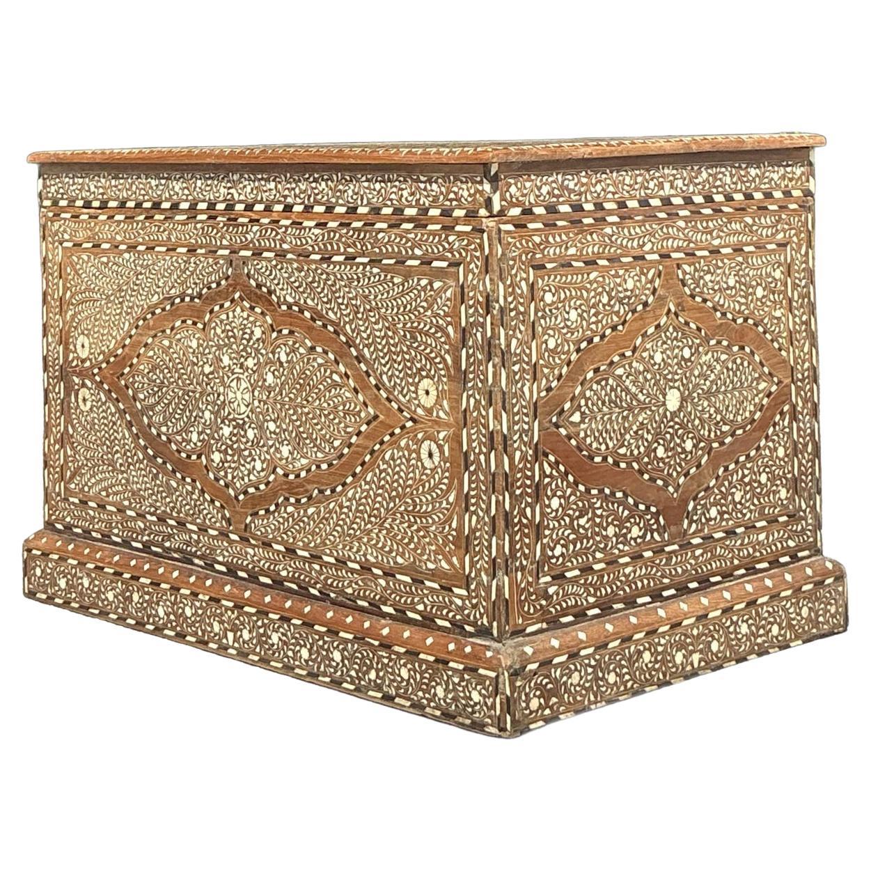 Vintage Boho Morrocan Deckentruhe mit Intarsien