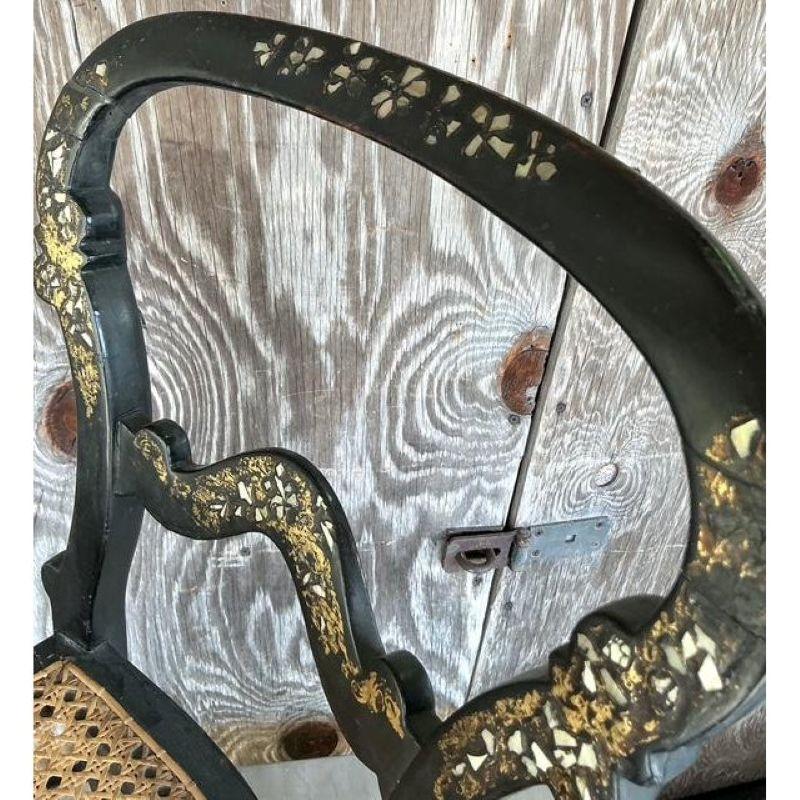 Vintage Boho Mache-Stuhl aus Perlmutt mit Intarsien aus Papier (Viktorianisch) im Angebot
