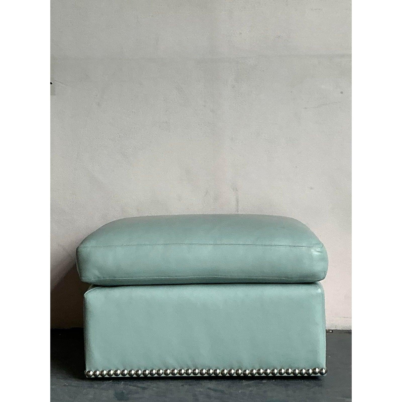 XX secolo Pouf in pelle con testa di chiodo Vintage By in vendita