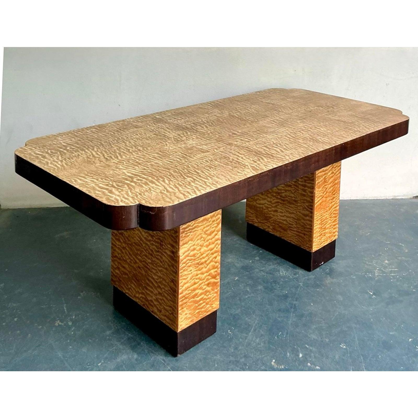 Américain Table de salle à manger vintage Boho en bois de ronce dentelé en vente