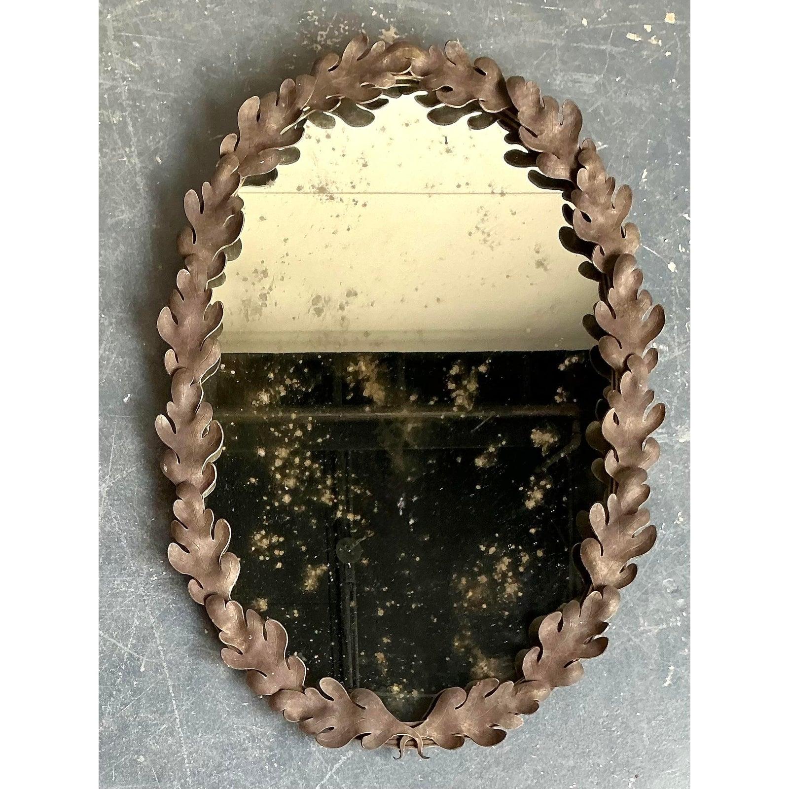 Vintage Boho Oak Leaf Oval Mirror In condizioni buone in vendita a West Palm Beach, FL