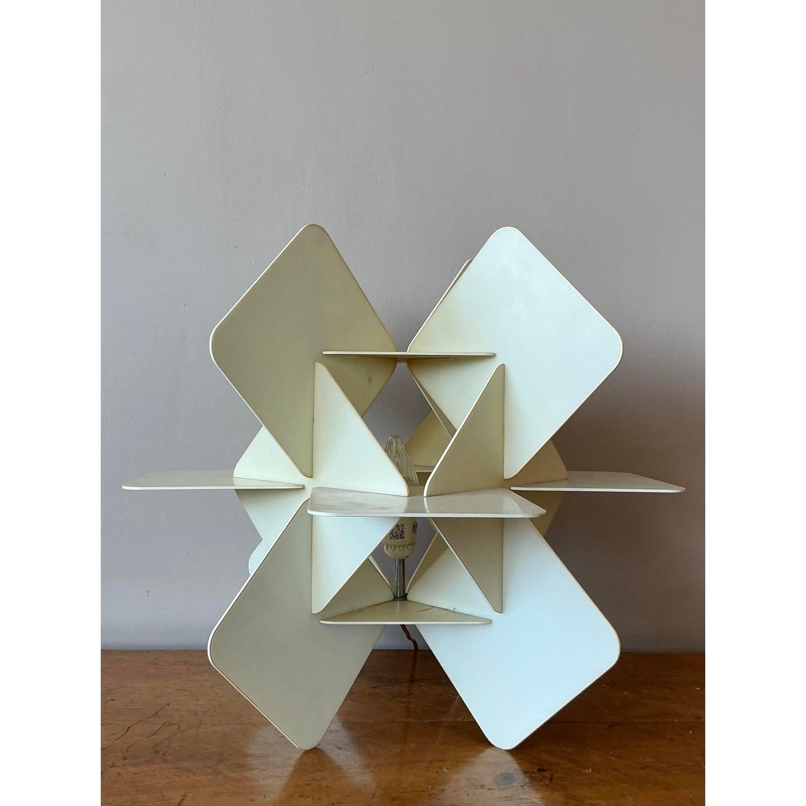 Vintage Boho Origami Resin Table Lamp In Good Condition For Sale In West Palm Beach, FL