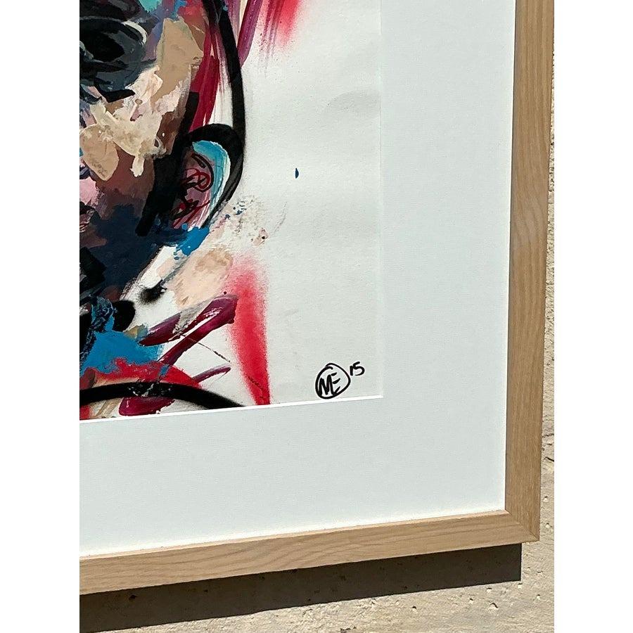 Dieses kühne und fesselnde abstrakte, figurative Ölgemälde auf Papier fängt mit ausdrucksstarken Pinselstrichen und leuchtenden Farbtönen raue Emotionen ein. Gerahmt in einem minimalistischen Holzrahmen, bietet dieses Kunstwerk einen modernen und