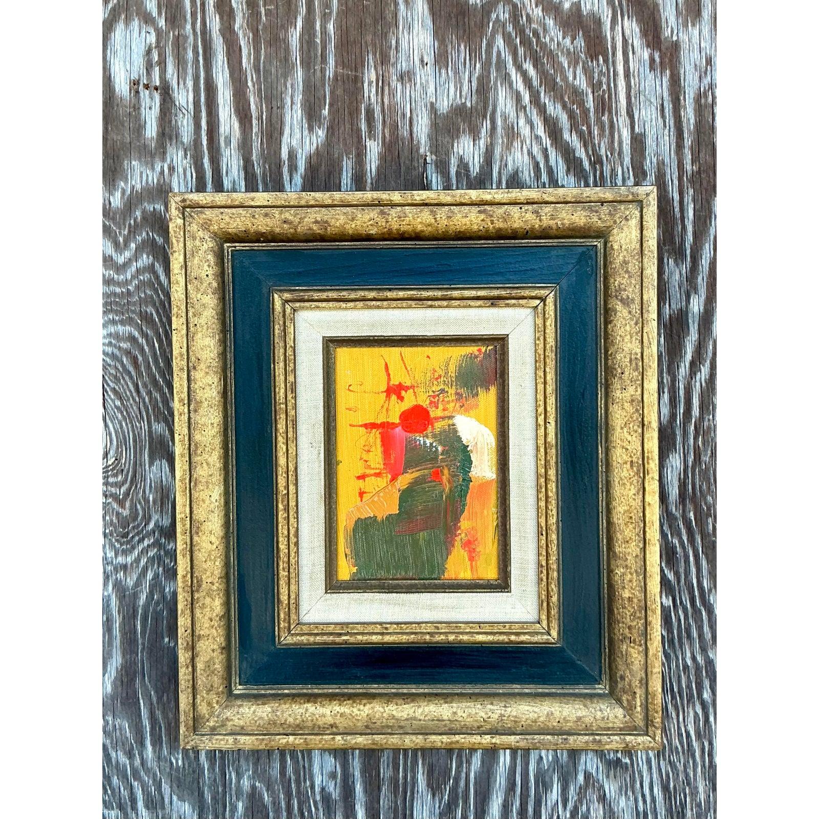 Bringen Sie mit diesem Original Vintage Boho Abstraktes Öl auf Leinwand lebendige Kreativität in Ihren Raum. Diese auffällige Komposition zeigt kühne, gestische Striche in Karminrot, Ocker und Waldgrün, die sich vor einem goldenen Hintergrund