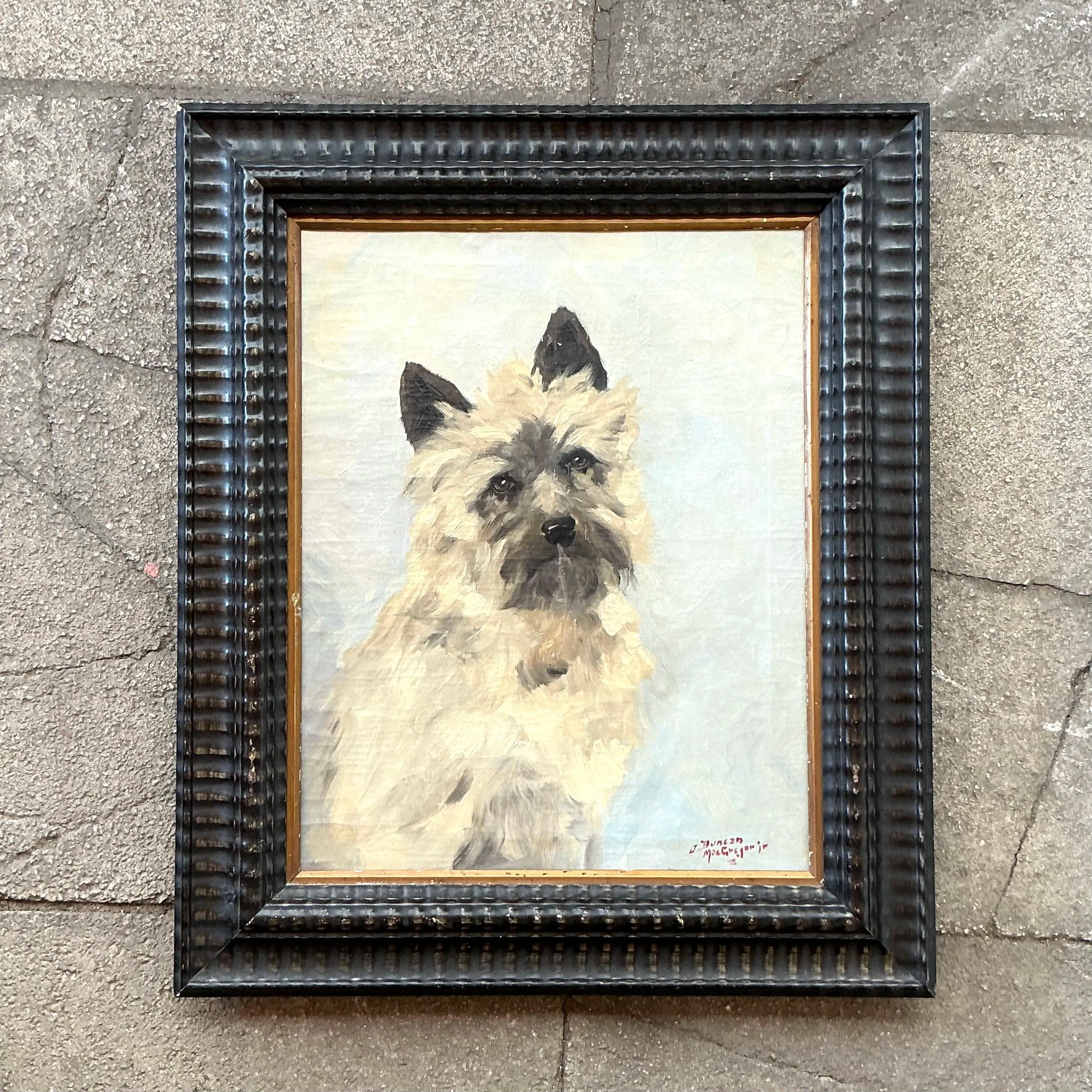 Un cautivador óleo vintage de un perro de estilo terrier, que irradia encanto y carácter. Esta pieza original muestra el talento del artista para captar los finos detalles del pelaje y la expresión del perro, aportando una calidad de realismo