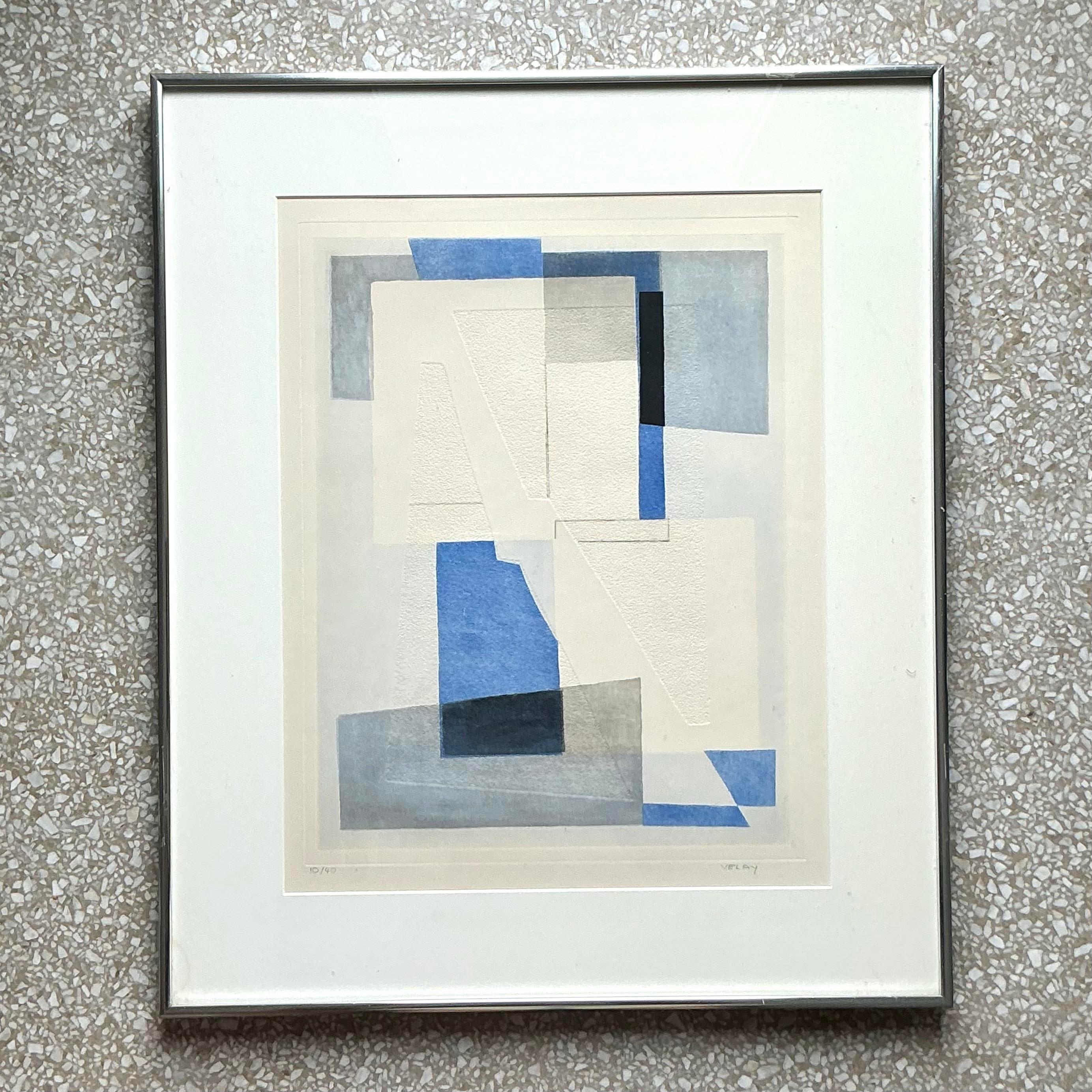 Introduisez une touche artistique dans votre espace avec cette lithographie géométrique abstraite Vintage Boho Original, teintée à la main sur papier. Cette pièce unique présente des détails complexes et des couleurs vibrantes appliquées à la main,