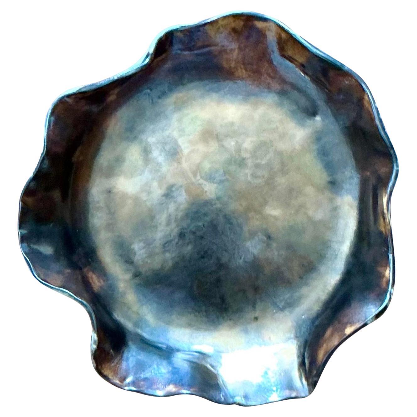 Assiette à volants Vintage Boho Original Metallic Studio Pottery en vente