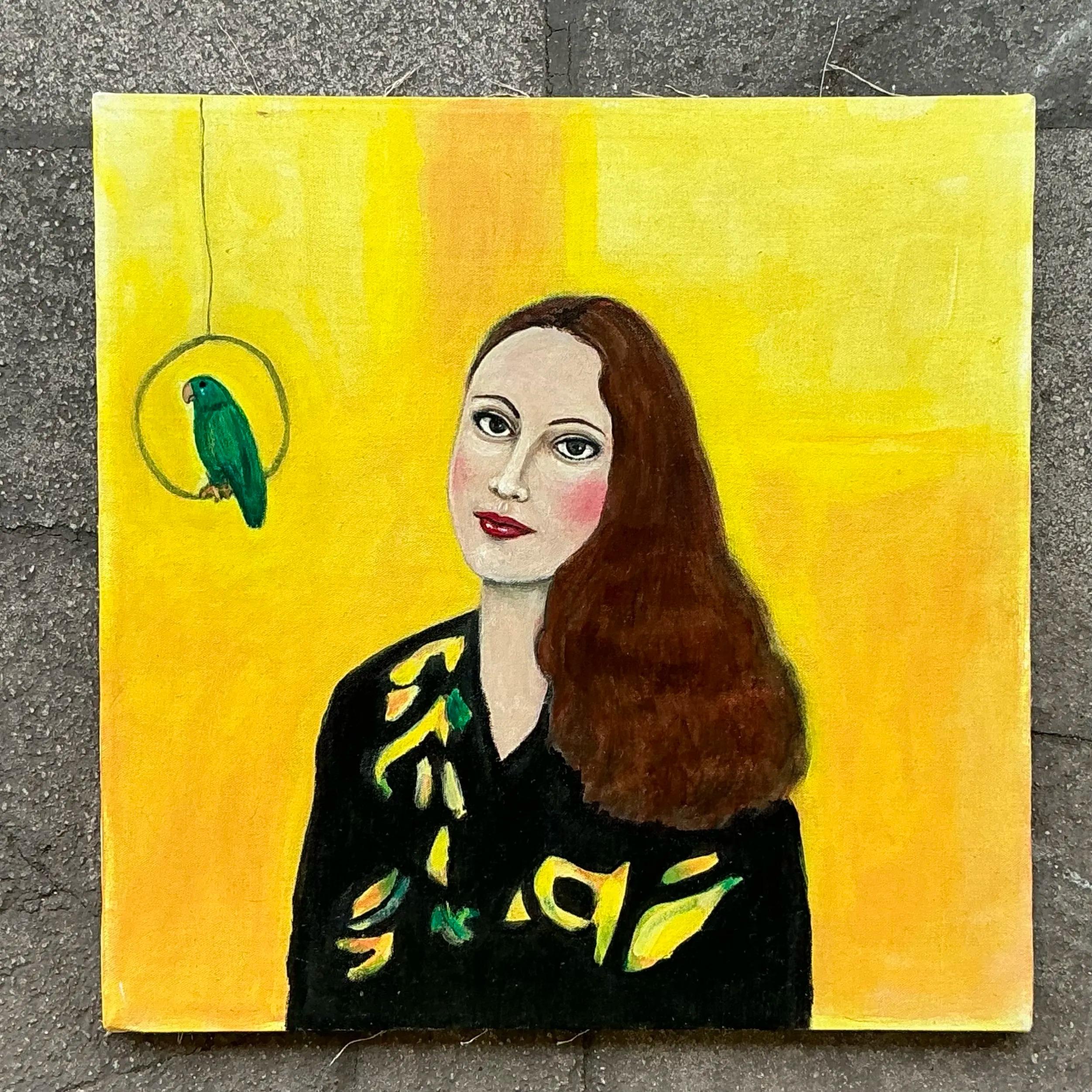 Ce vibrant portrait à l'huile vintage sur toile présente une représentation saisissante d'une femme sur un fond jaune audacieux, complétée par un perroquet vert perché élégamment sur le côté. L'utilisation par l'artiste de teintes vives et de