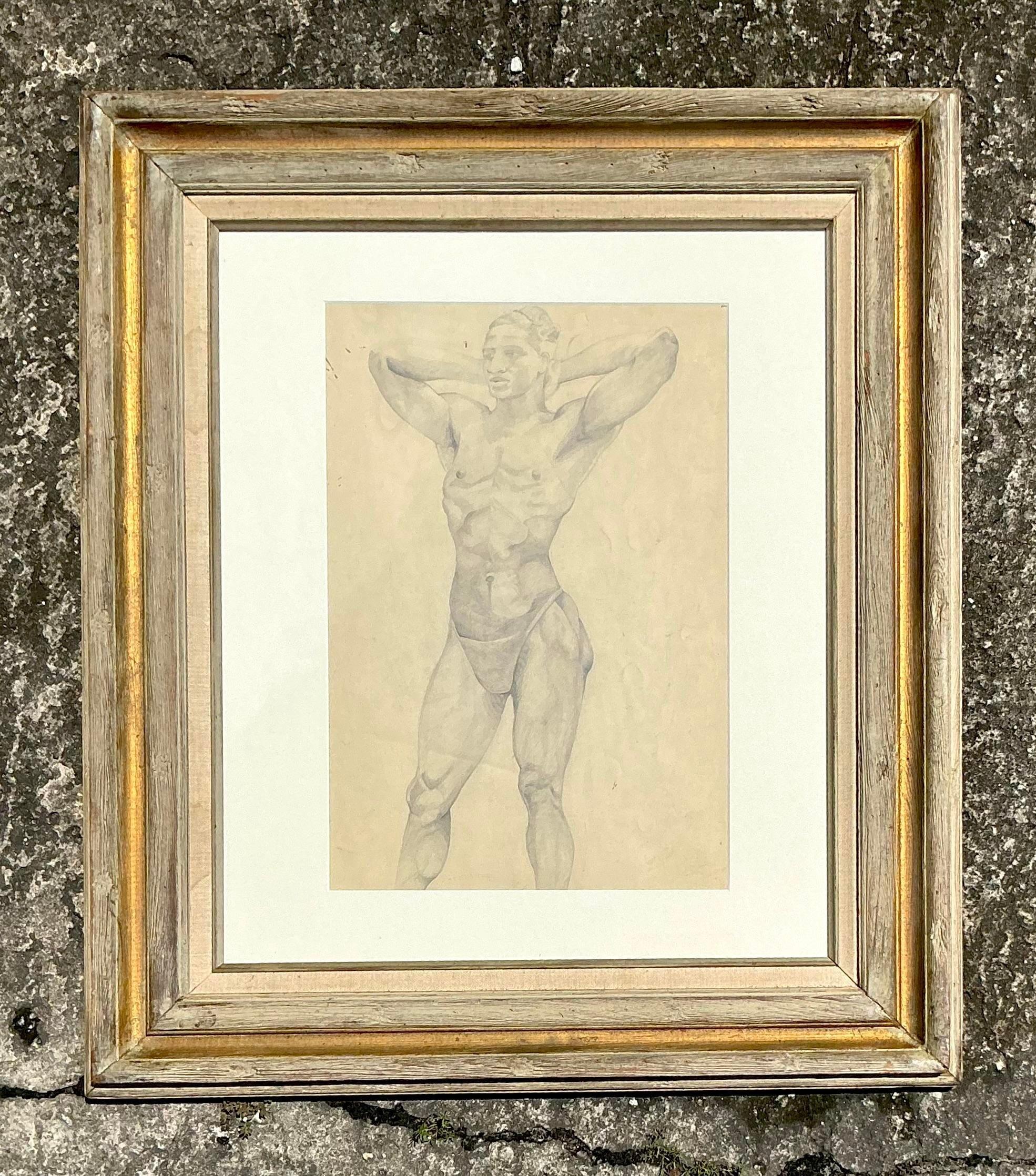Diese Original-Boho-Bleistiftzeichnung im Vintage-Stil zeigt eine detaillierte männliche Figur, die eine beeindruckende Verwendung von Schattierungen und Formen aufweist. Das gerahmte Kunstwerk ist eine zeitlose Darstellung des menschlichen Körpers,