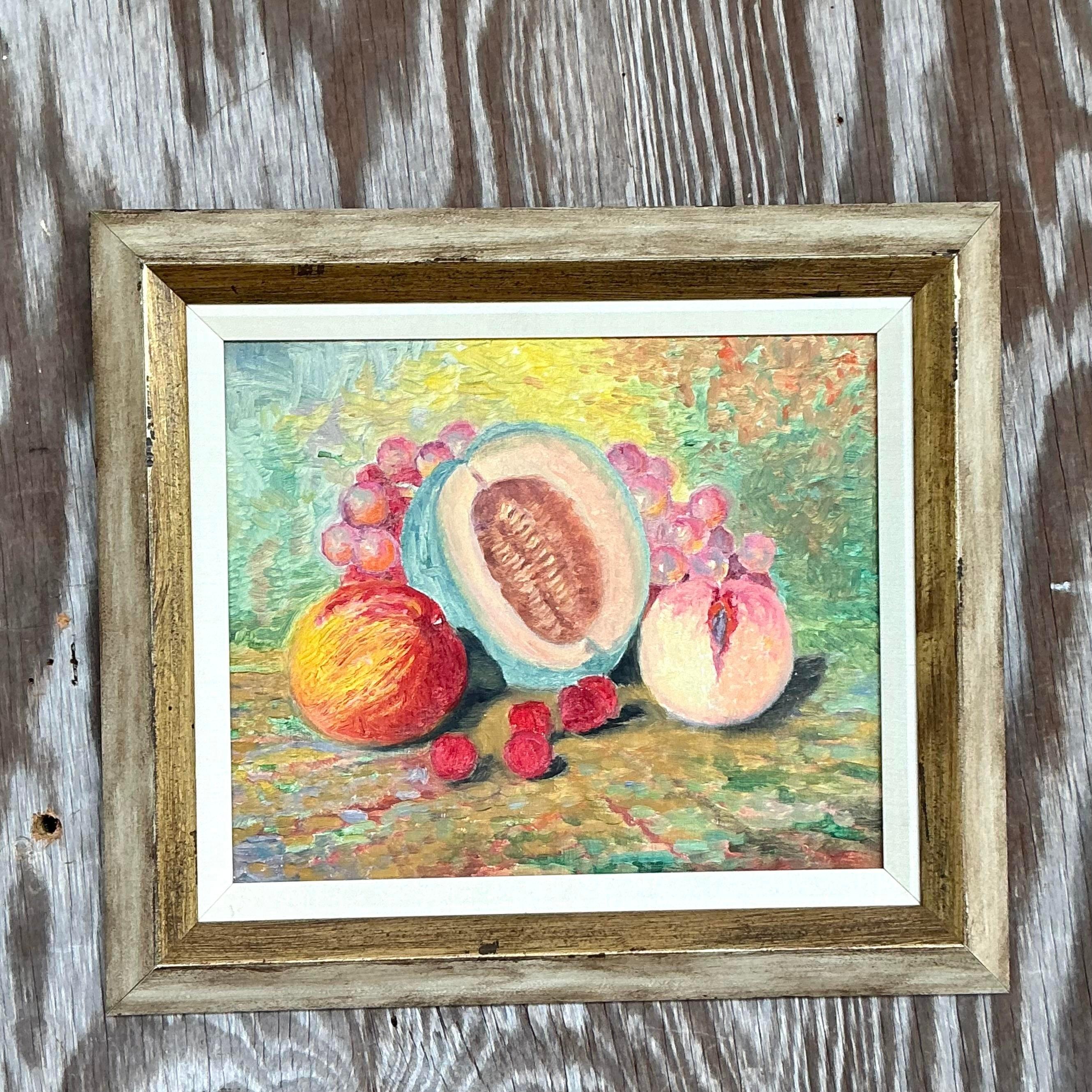 Introduci un'opera d'arte senza tempo nel tuo spazio con questo quadro ad olio su tela con natura morta originale Vintage Boho. Perfetto per gli interni in stile americano, questo quadro presenta una splendida natura morta con colori ricchi e