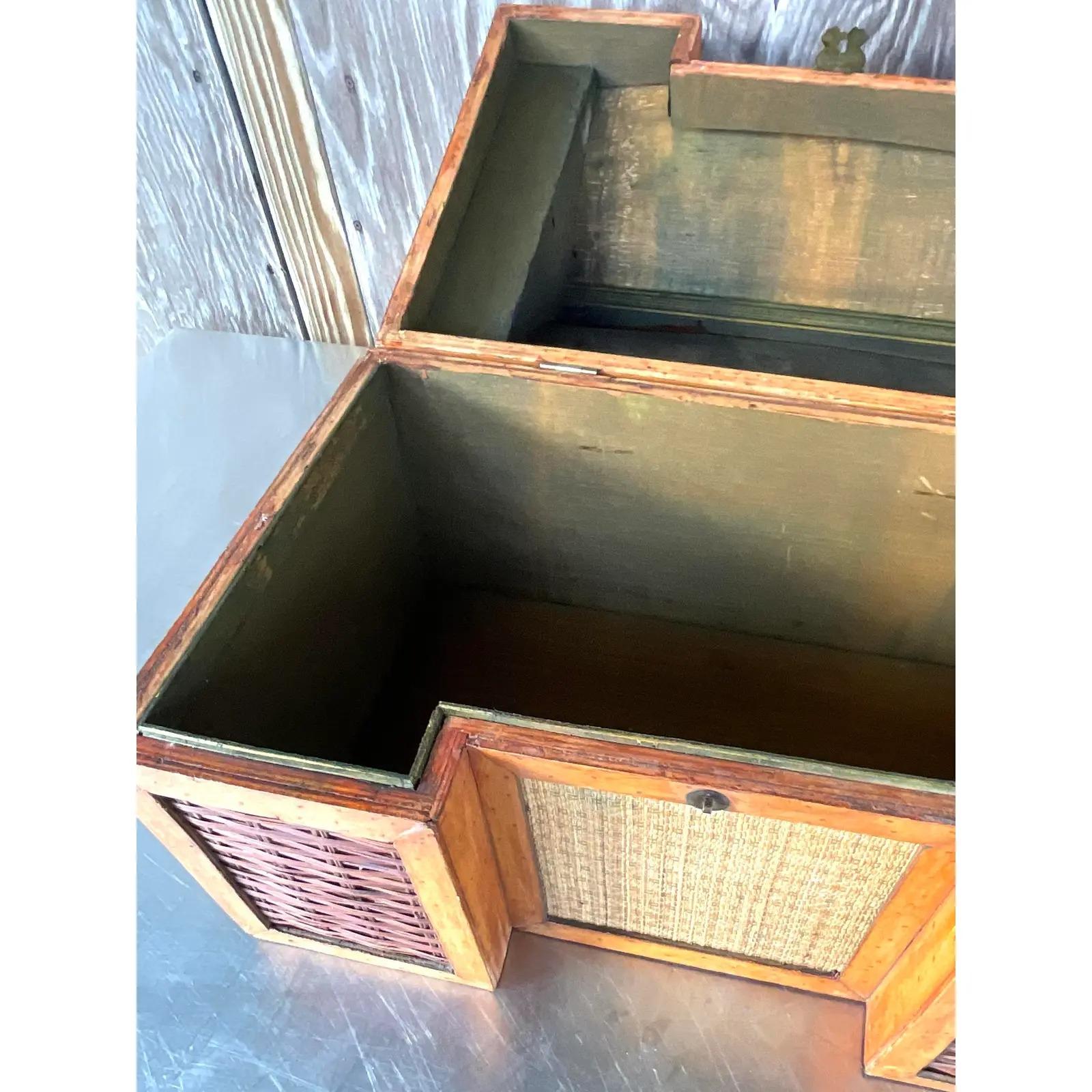 Vintage Boho Pagoda Trunk In Good Condition For Sale In west palm beach, FL