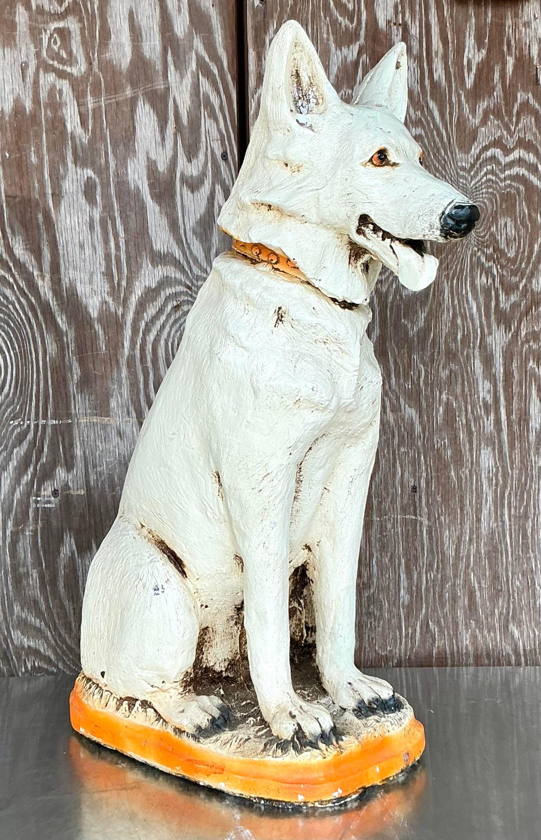 Añade un toque caprichoso a tu decoración con este perro de cerámica pintada de estilo boho vintage. Hecha a mano con colores vibrantes y detalles intrincados, esta encantadora pieza aporta un aire artístico y juguetón a cualquier habitación.