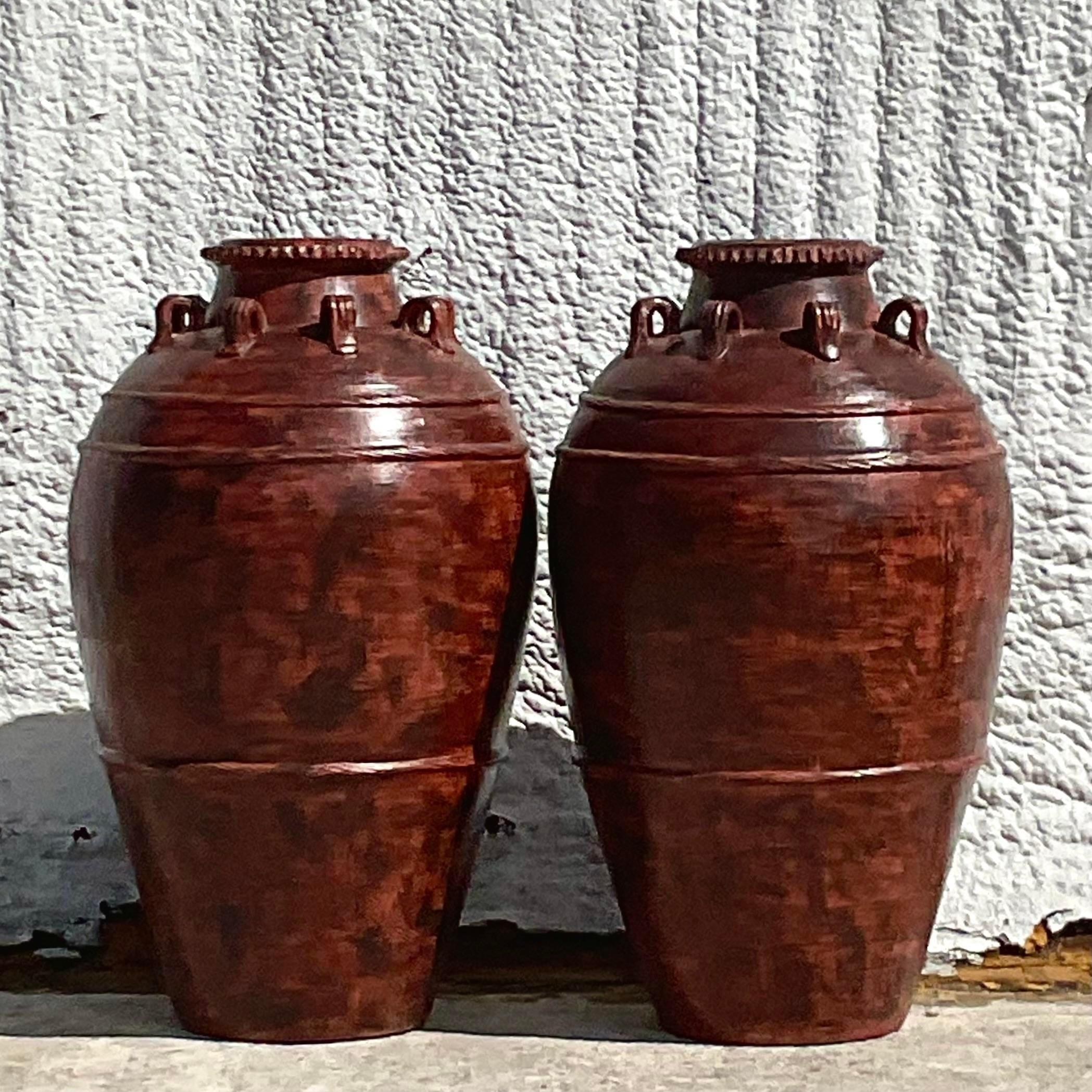 Vintage Boho bemalte Terrakotta-Urne im Vintage-Stil – ein Paar (Nordamerikanisch) im Angebot