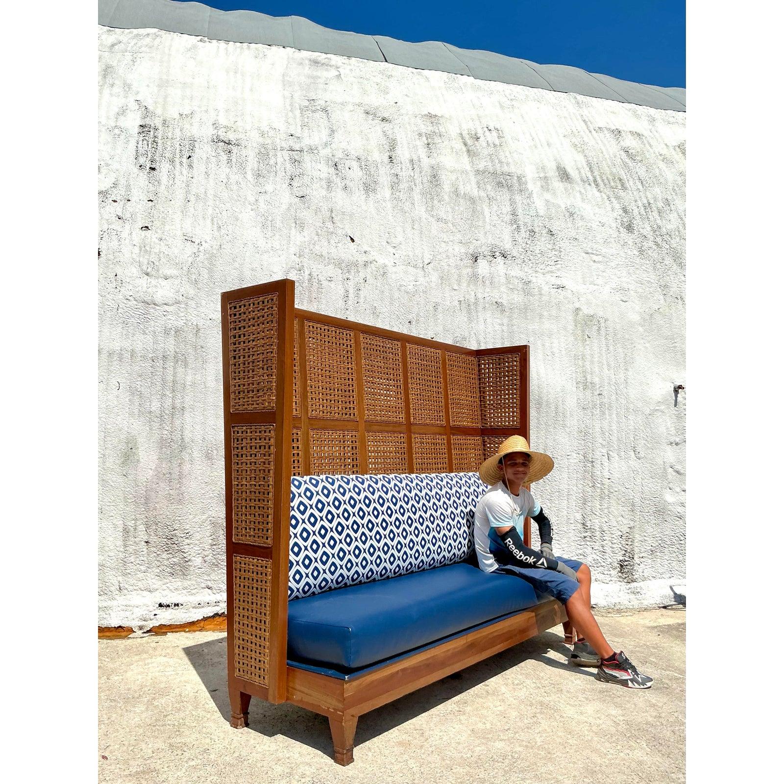 Philippin Banc en rotin à haut dossier de style Boho Palm Beach Breakers Hotel, d'après Kenneth Cobo en vente
