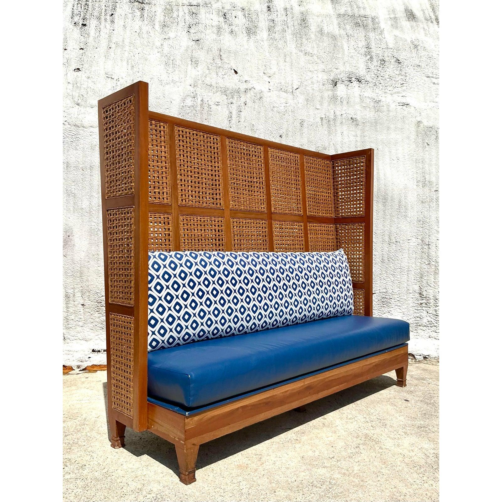 Banc en rotin à haut dossier de style Boho Palm Beach Breakers Hotel, d'après Kenneth Cobo en vente 1
