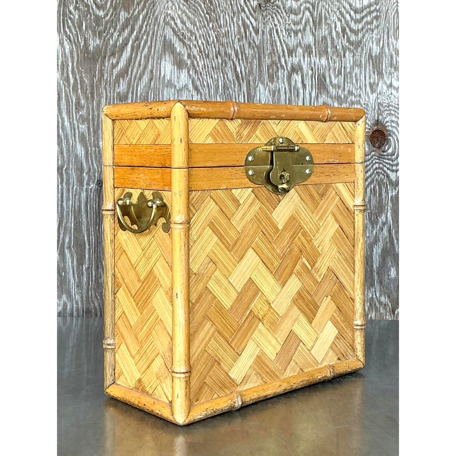20ième siècle Boho Parquet Rattan à couvercle en vente