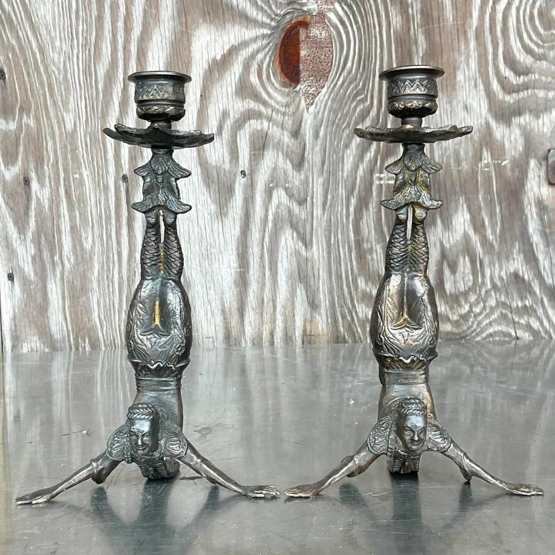 Vintage Boho Patinierte Akrobaten-Kerzenständer im Vintage-Stil - ein Paar (Böhmisch) im Angebot