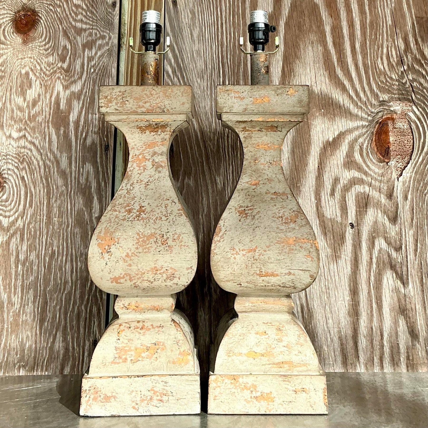 Par de Lámparas de Balaustrada Vintage Boho Patinadas en Bueno estado para la venta en west palm beach, FL