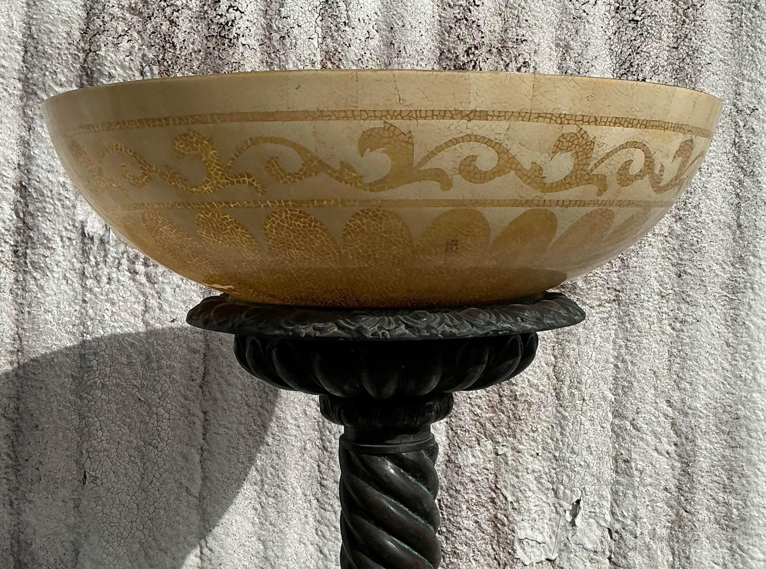 Lámpara de pie Vintage Boho Patinada Cebada Torcida en Bueno estado para la venta en west palm beach, FL
