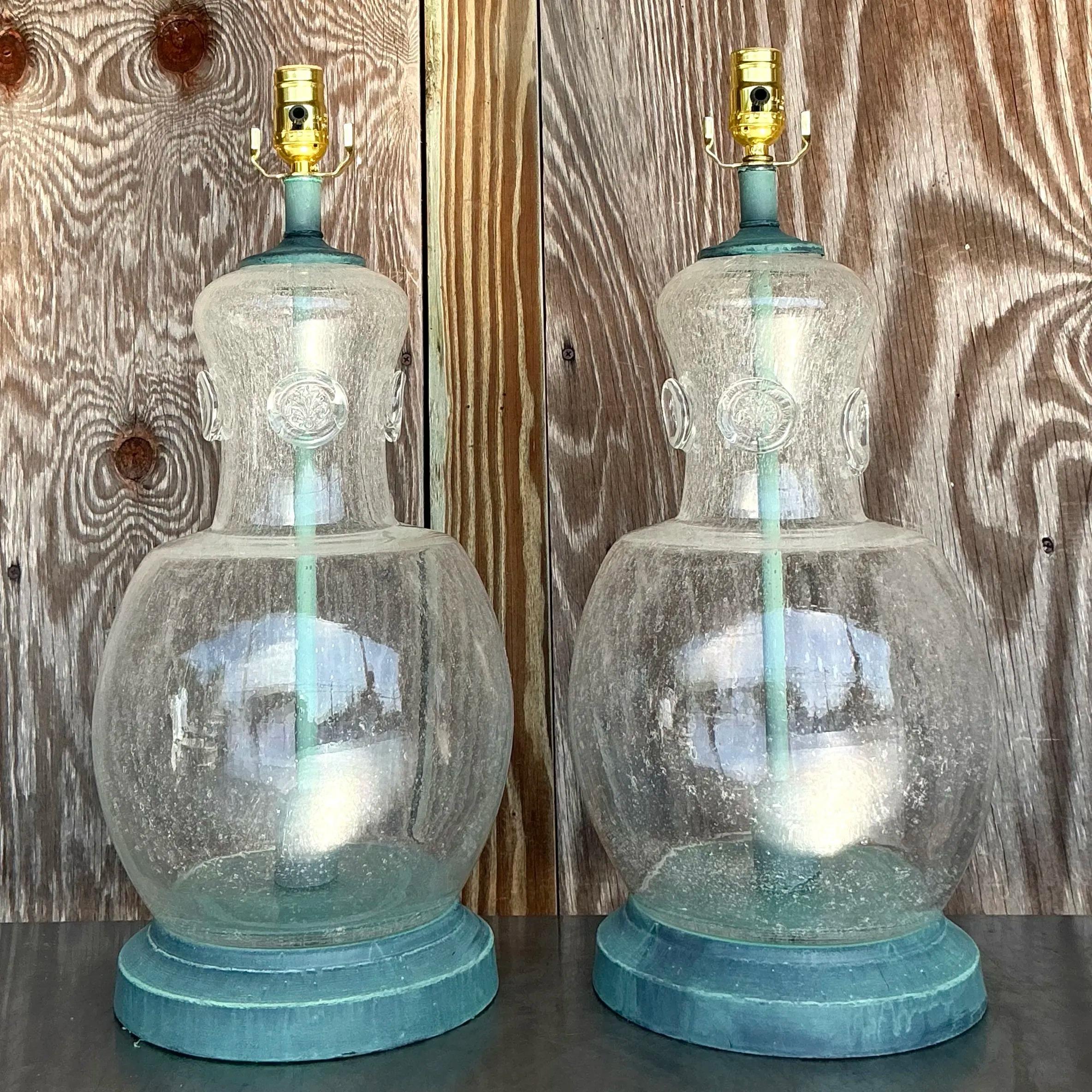 20ième siècle Paire de lampes Boho en verre soufflé patiné en vente