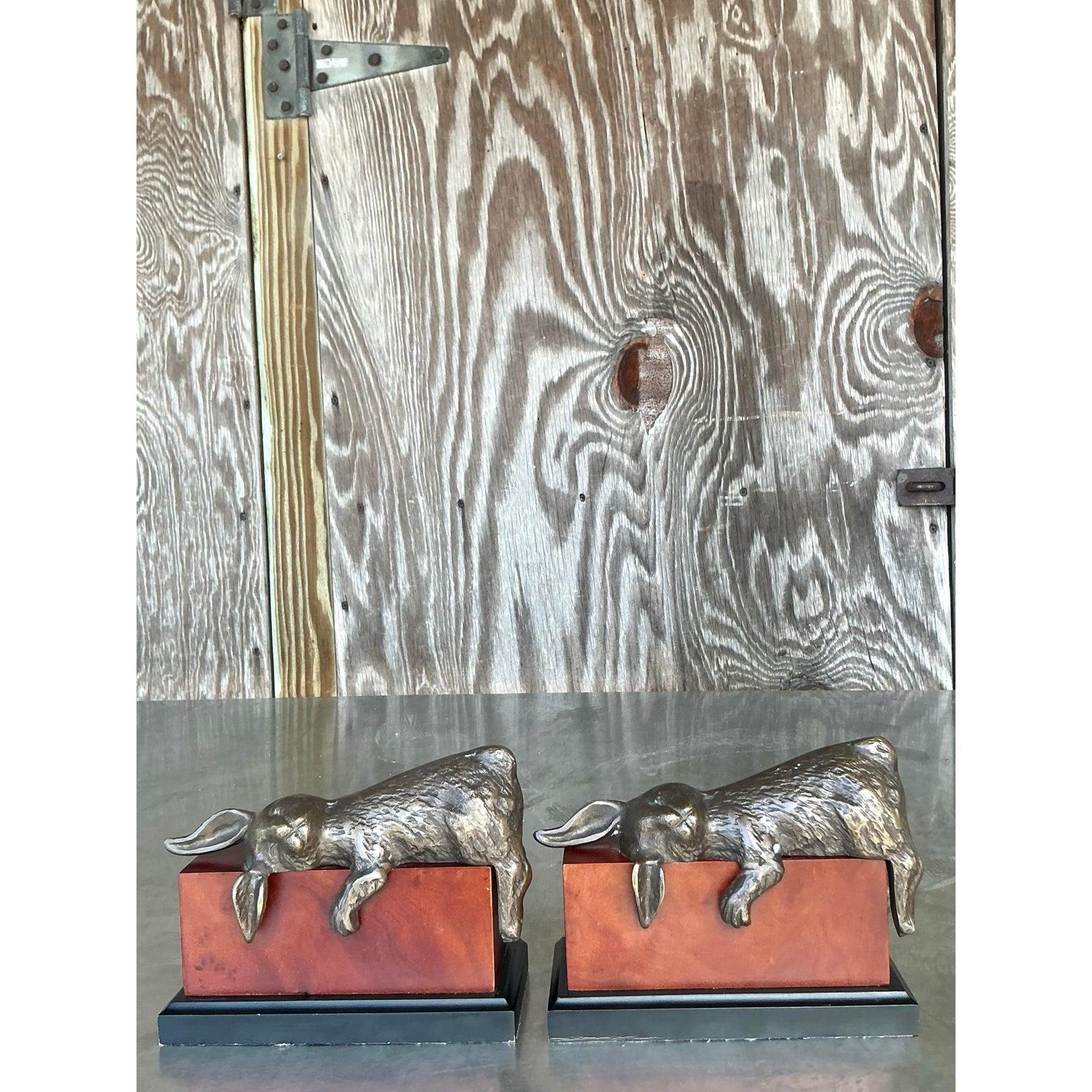 Sujetalibros Vintage Boho de Bronce Patinado Conejos sobre Bloques de Cuero - Juego de dos en venta 4