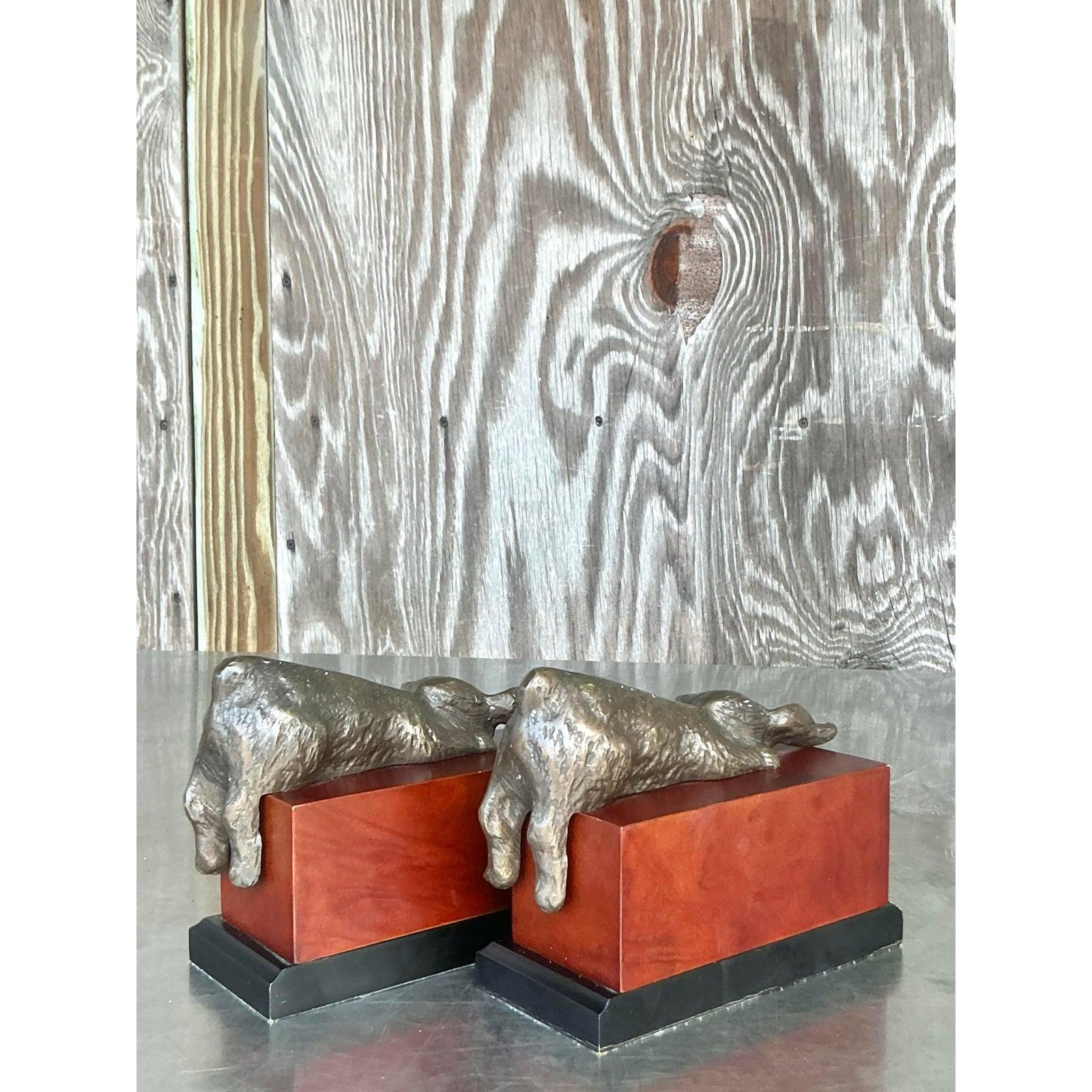 Sujetalibros Vintage Boho de Bronce Patinado Conejos sobre Bloques de Cuero - Juego de dos Rústico en venta