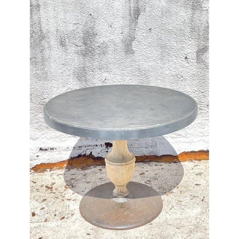 Vintage Boho Patinated Cafe Tisch (Metall) im Angebot