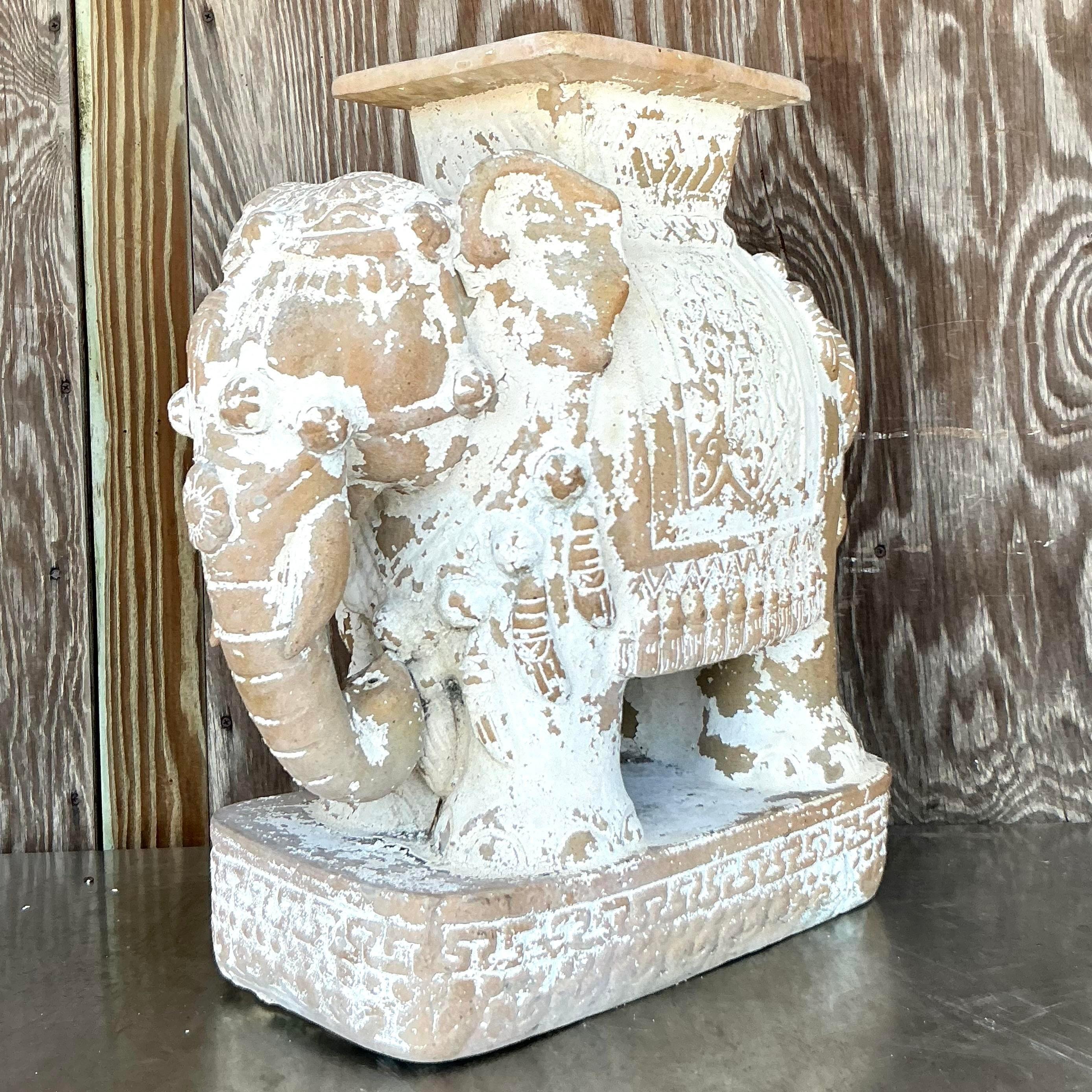 Tabouret bas éléphant vintage boho patiné en céramique Bon état �à West Palm Beach, FL