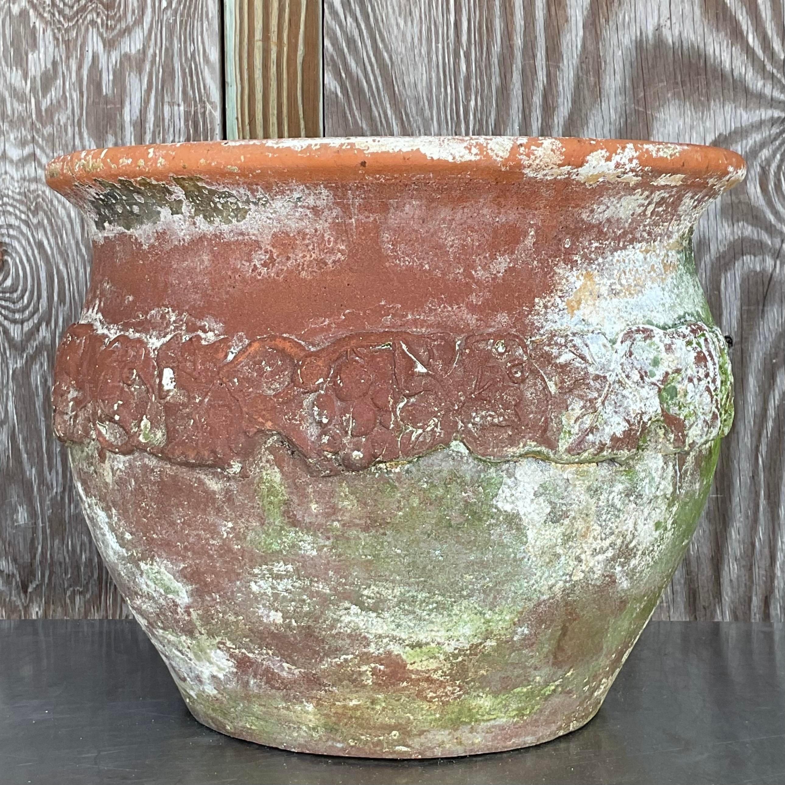 Jardinera de Terracota con Banda Floral Patinada Boho Vintage en venta 2