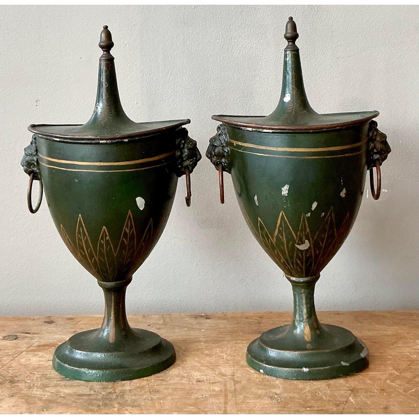 Pietra Urne di terra francese patinate Boho d'epoca - Una coppia in vendita