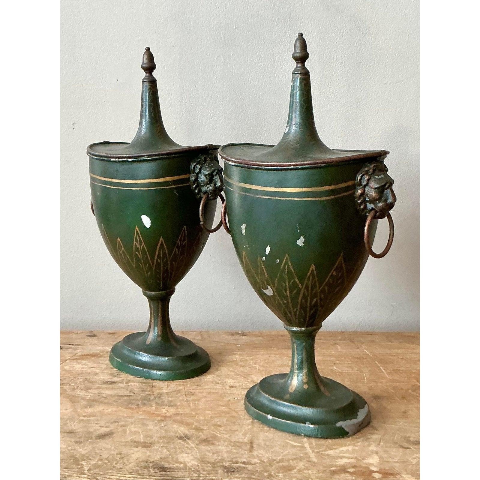 Urne di terra francese patinate Boho d'epoca - Una coppia in vendita 1