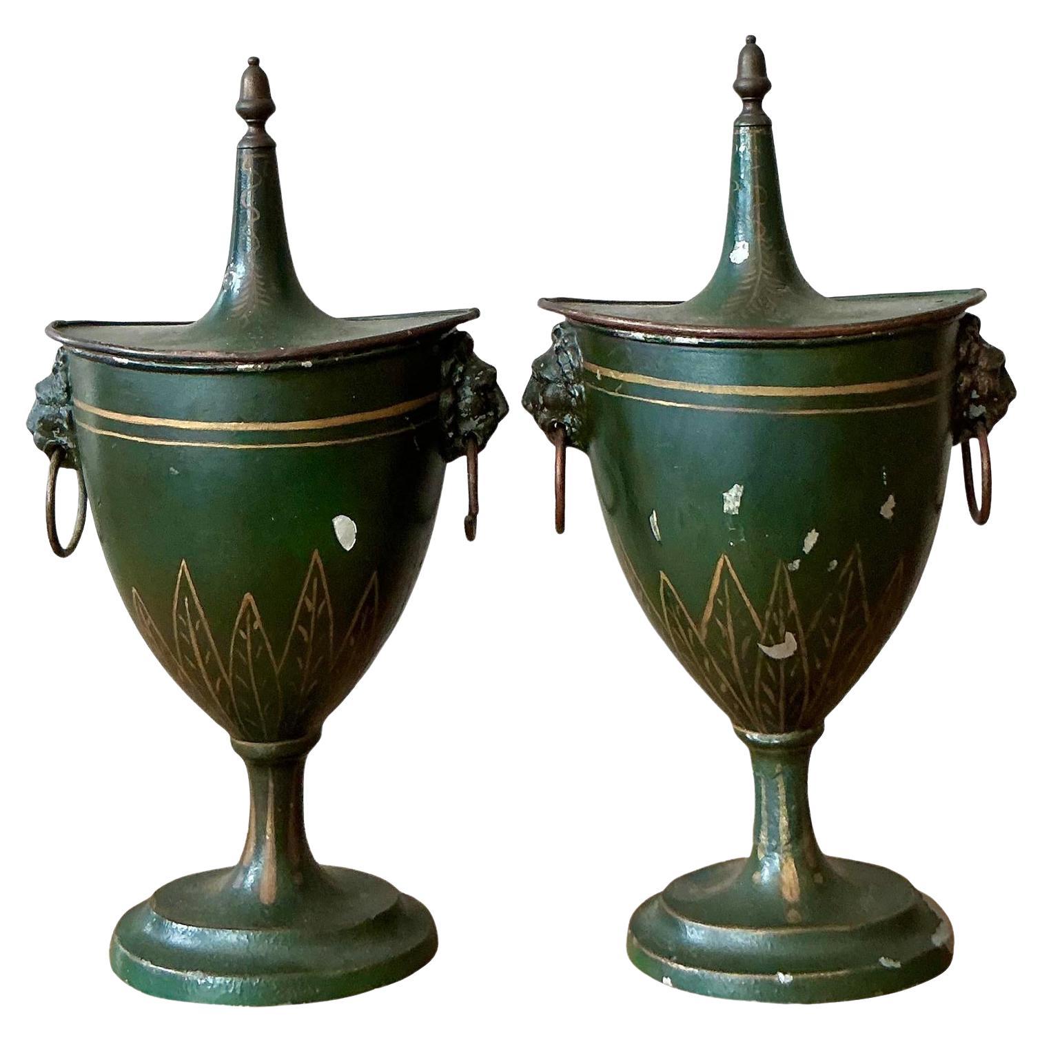 Urne di terra francese patinate Boho d
epoca - Una coppia in vendita