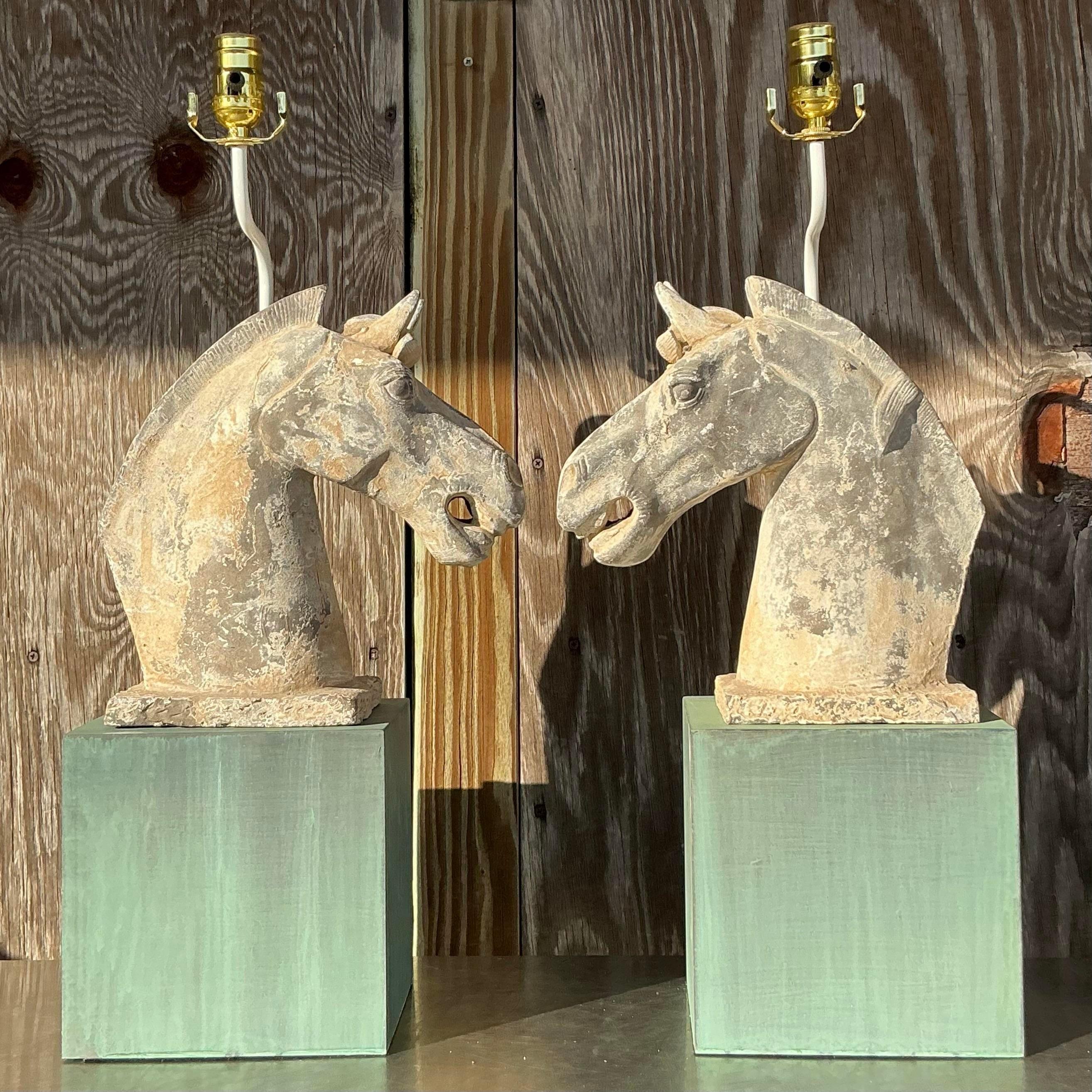 Rustico Lampade a testa di cavallo patinate Boho d'epoca - una coppia in vendita
