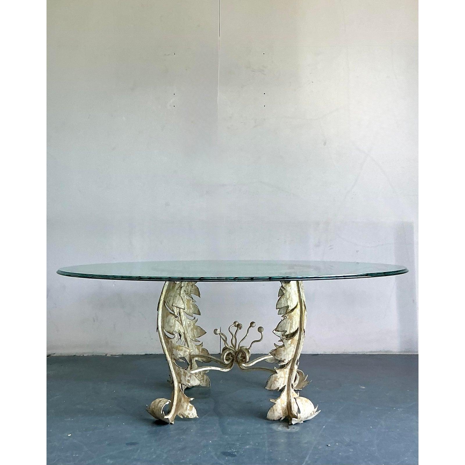 Table de salle à manger vintage en fer patiné Boho avec plateau en verre gravé en vente 3