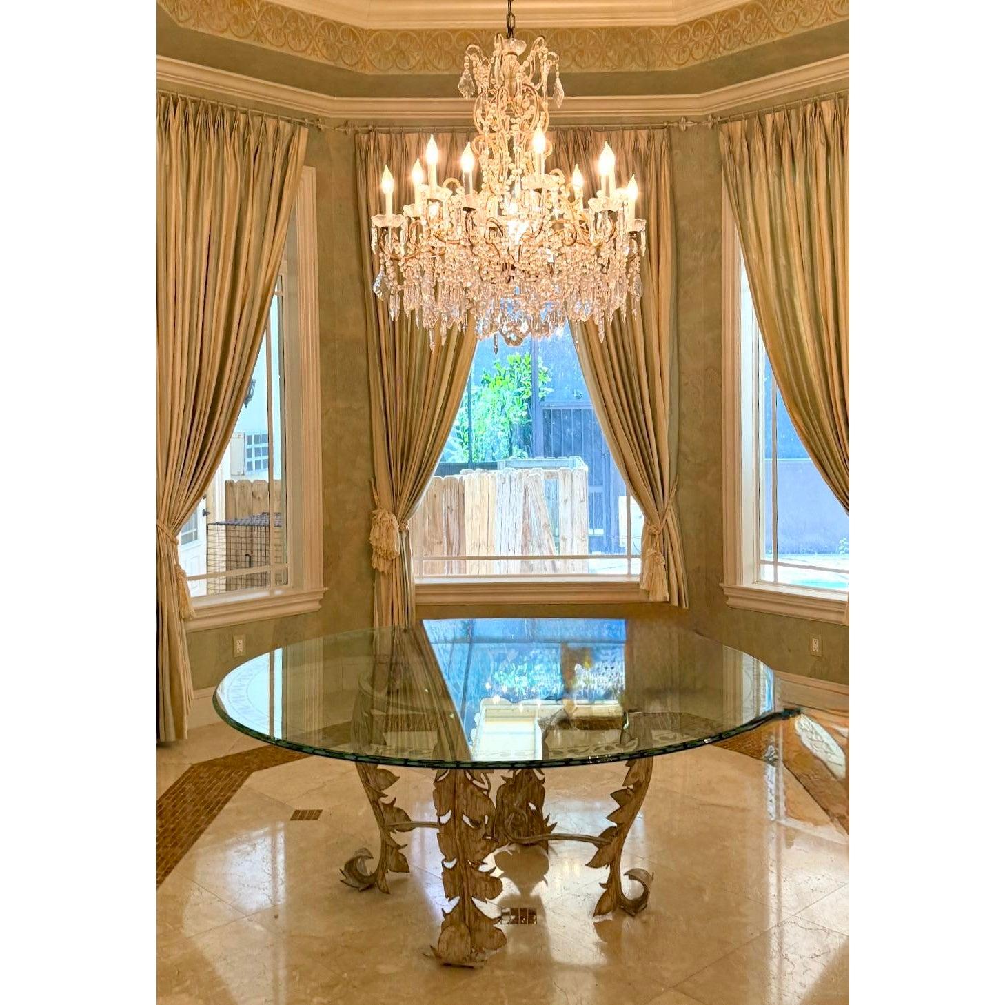 Table de salle à manger vintage en fer patiné Boho avec plateau en verre gravé Bon état - En vente à West Palm Beach, FL