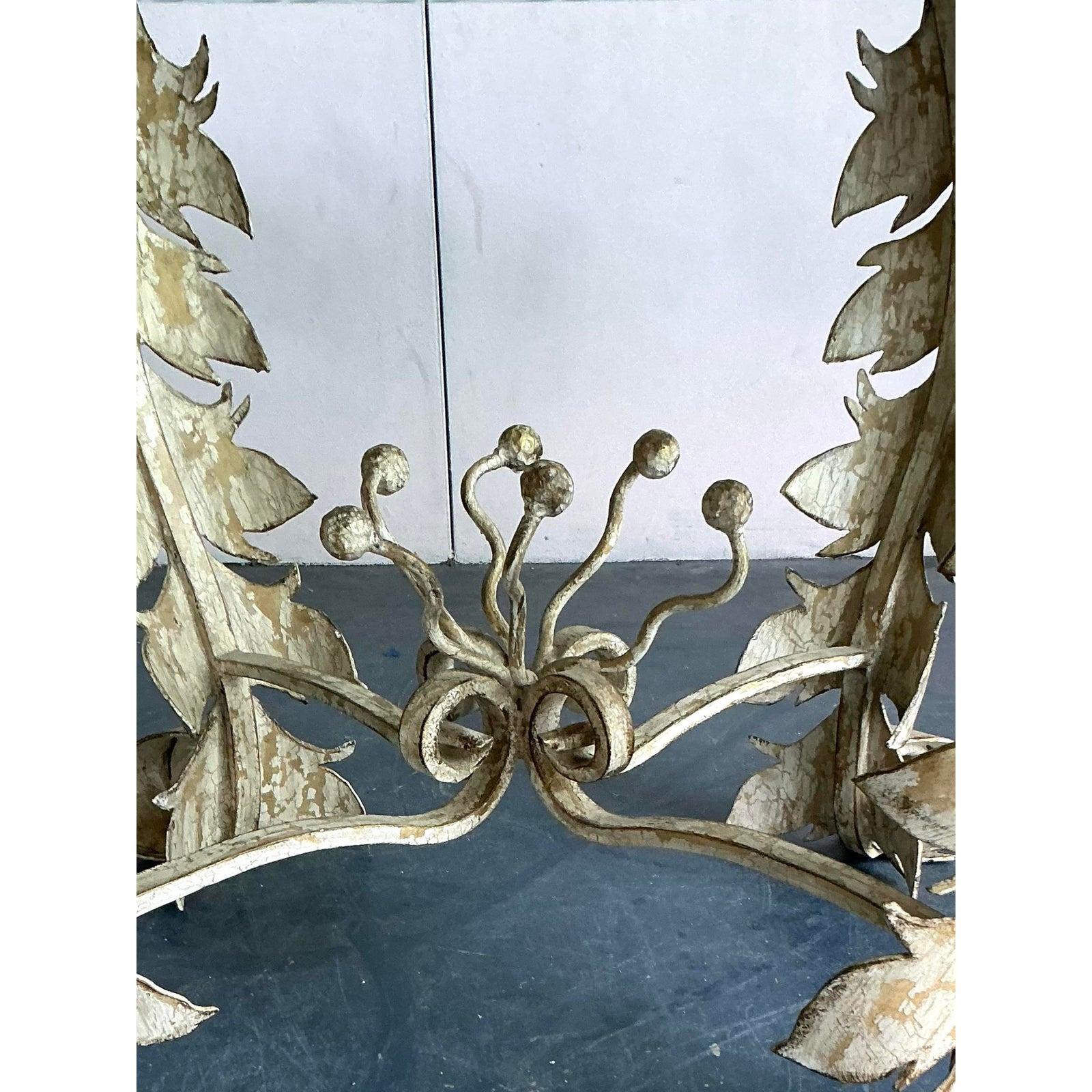 20ième siècle Table de salle à manger vintage en fer patiné Boho avec plateau en verre gravé en vente