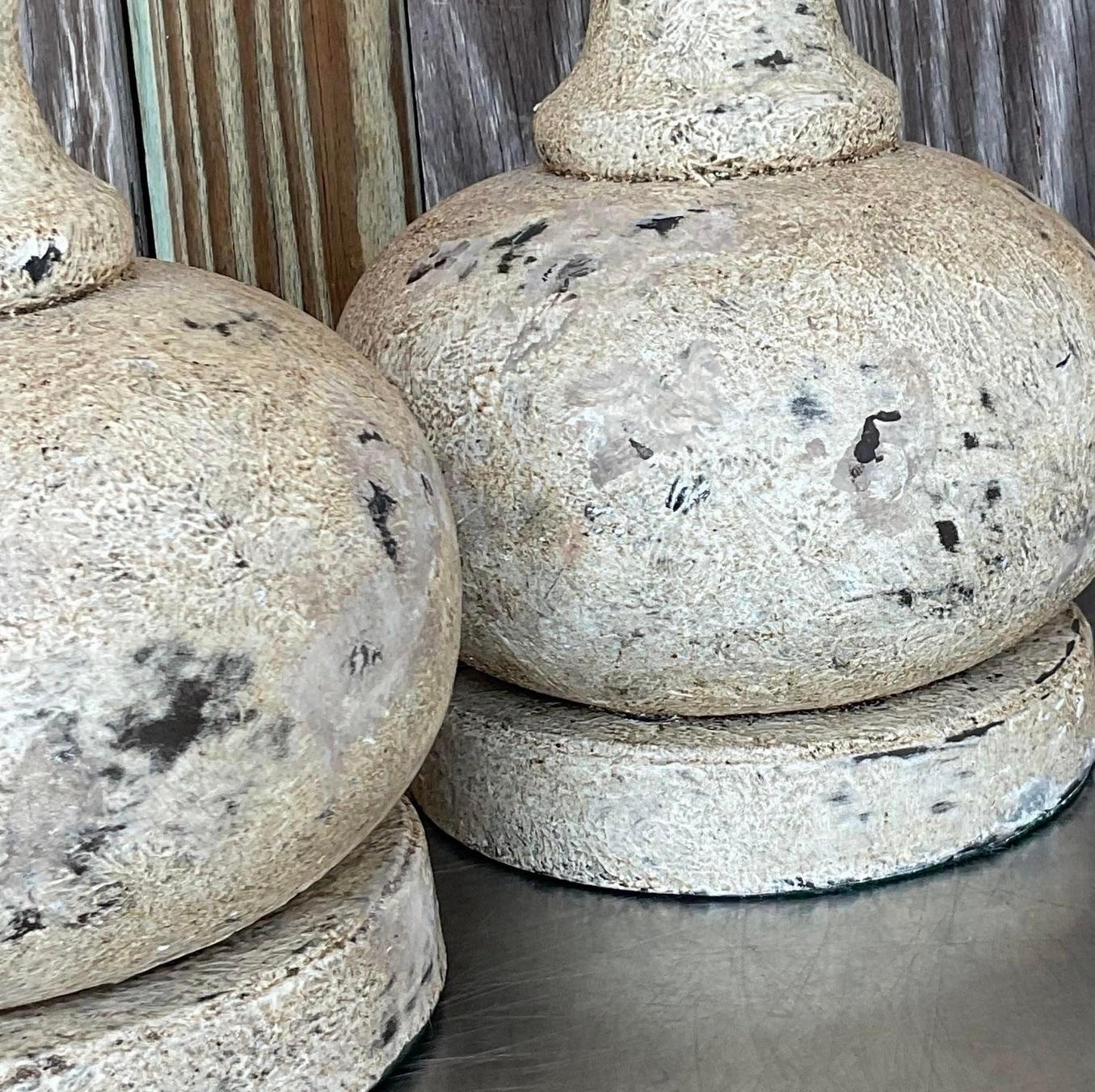 Américain Paire de lampes à long col Boho patinées vintage en vente