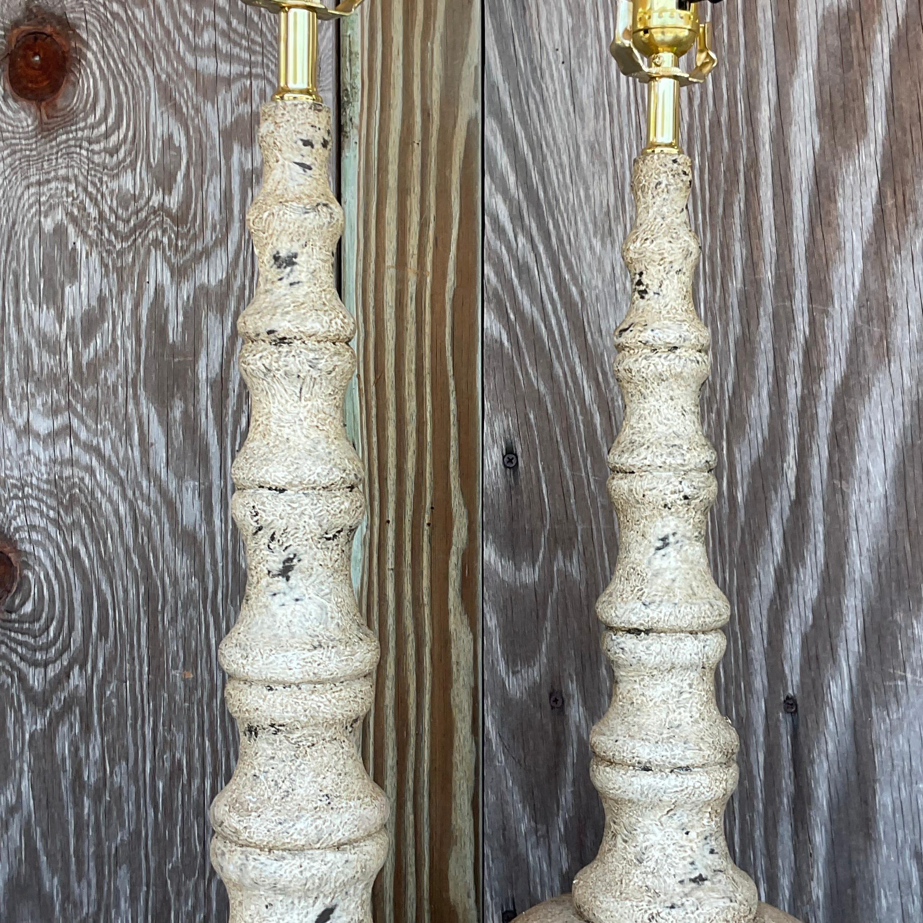 Vintage Boho patiniert lange Hals-Lampen - ein Paar (20. Jahrhundert) im Angebot