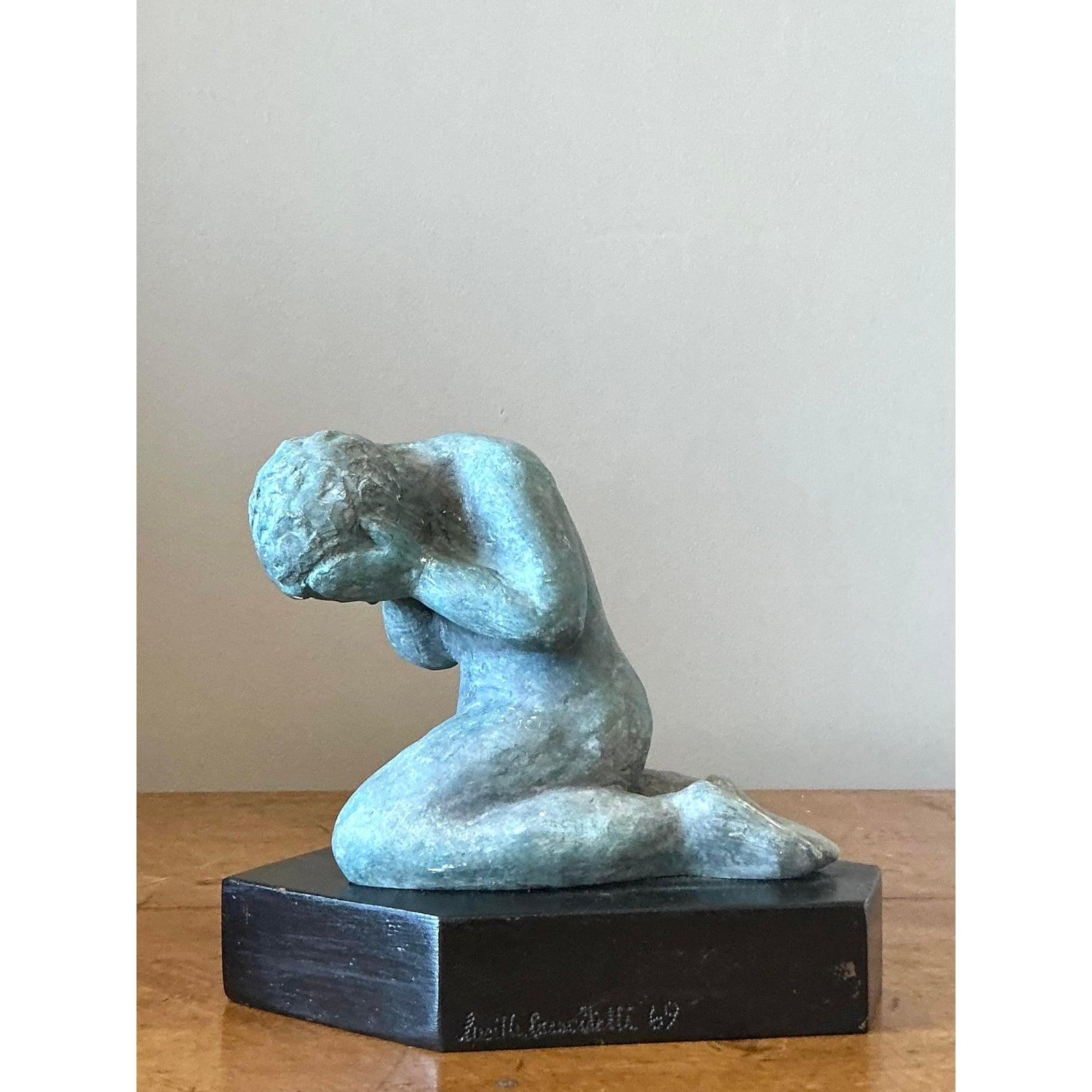 Moderno Scultura astratta di donna in gesso patinato vintage Boho in vendita