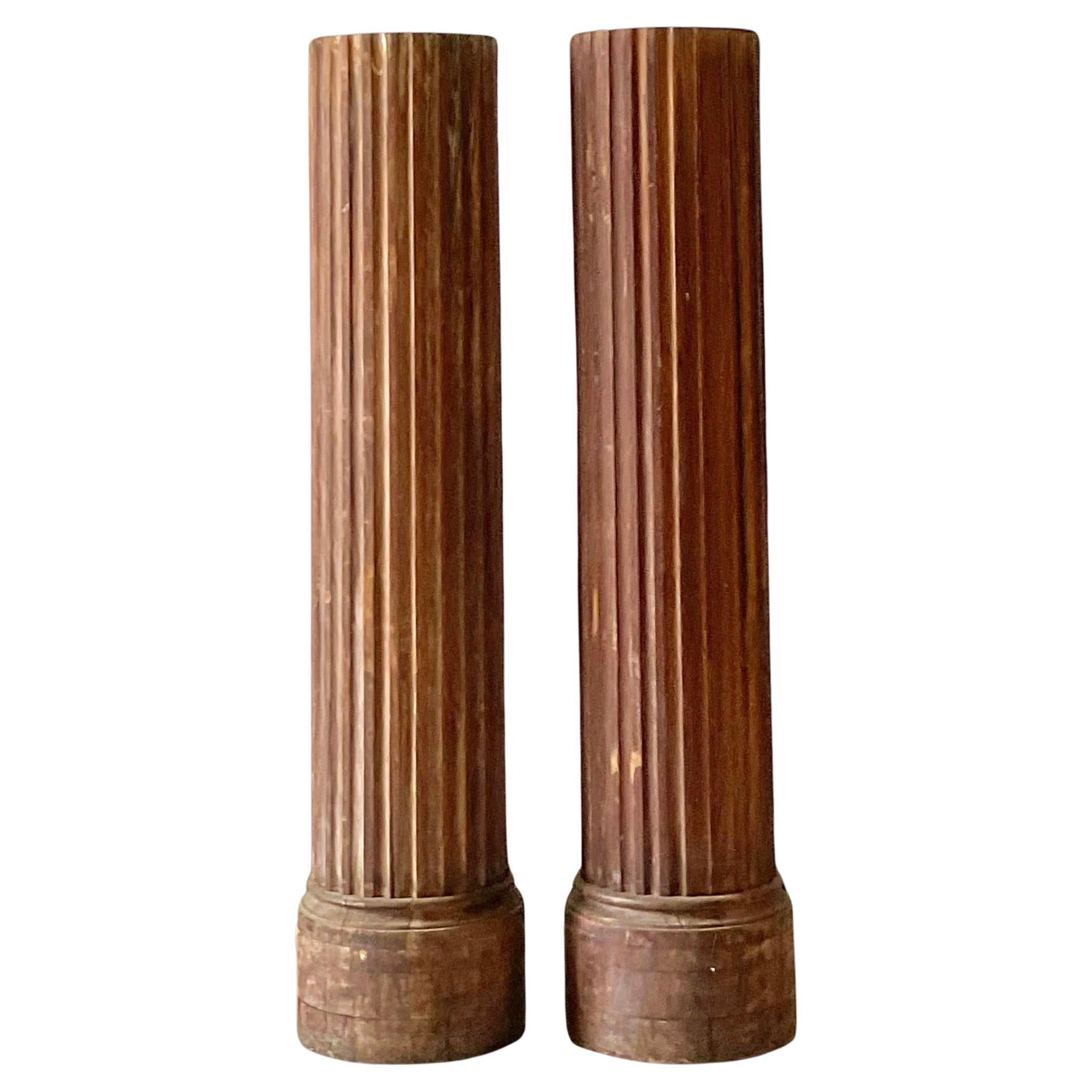 Vintage Boho Patinierte primitive Holzsäulen aus Primitivem Holz – ein Paar